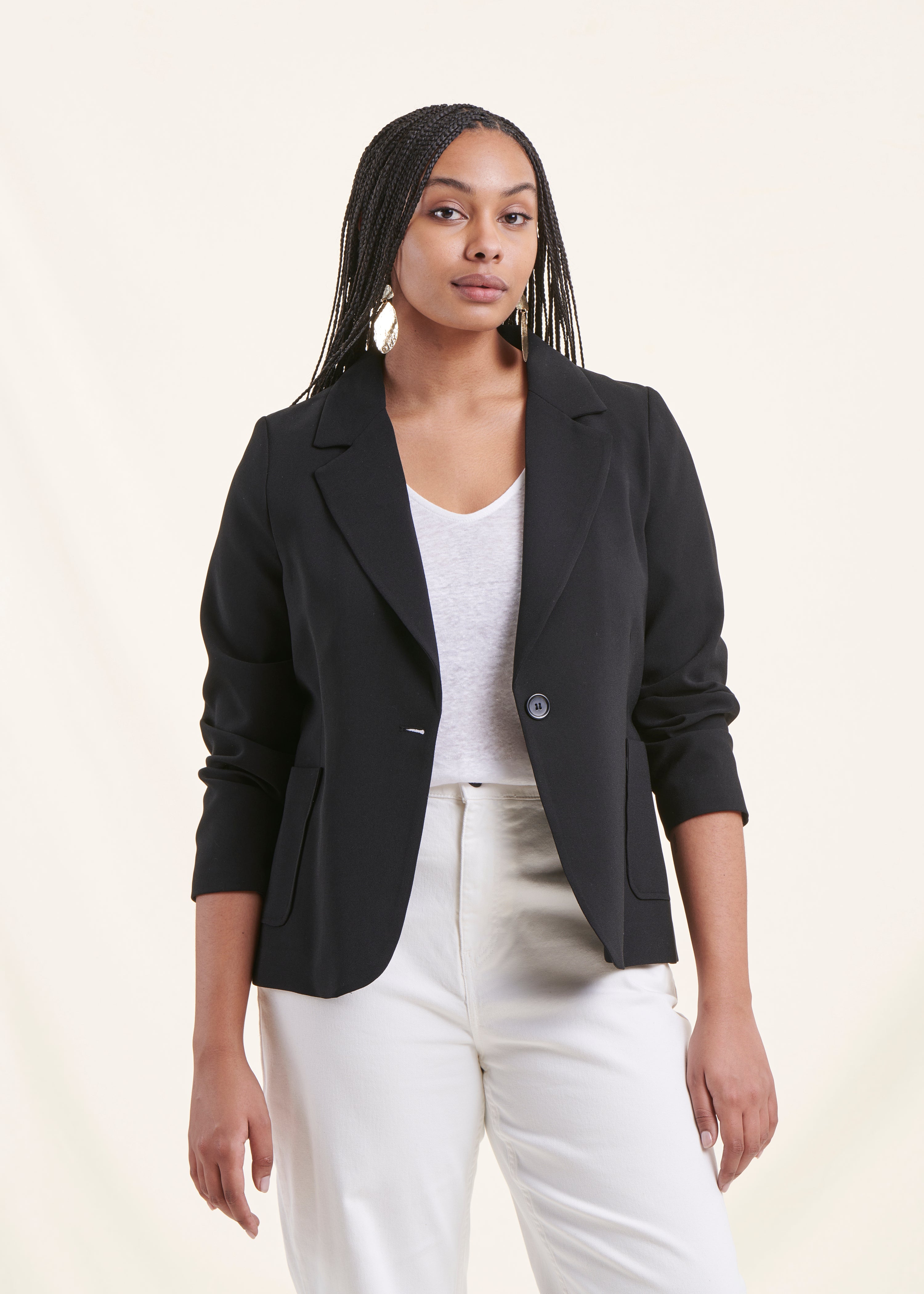 Black tailored jacket in crepe fabric