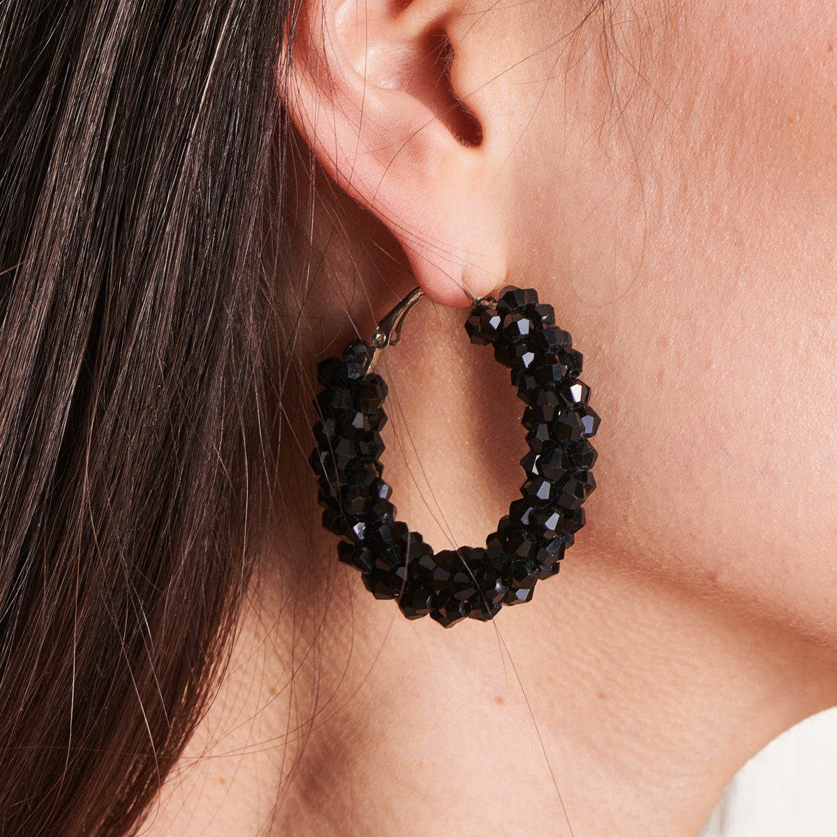 Boucles D’oreilles Créoles – Acier Doré Avec Perles D’agate Noire – Neuf Avec étiquettes