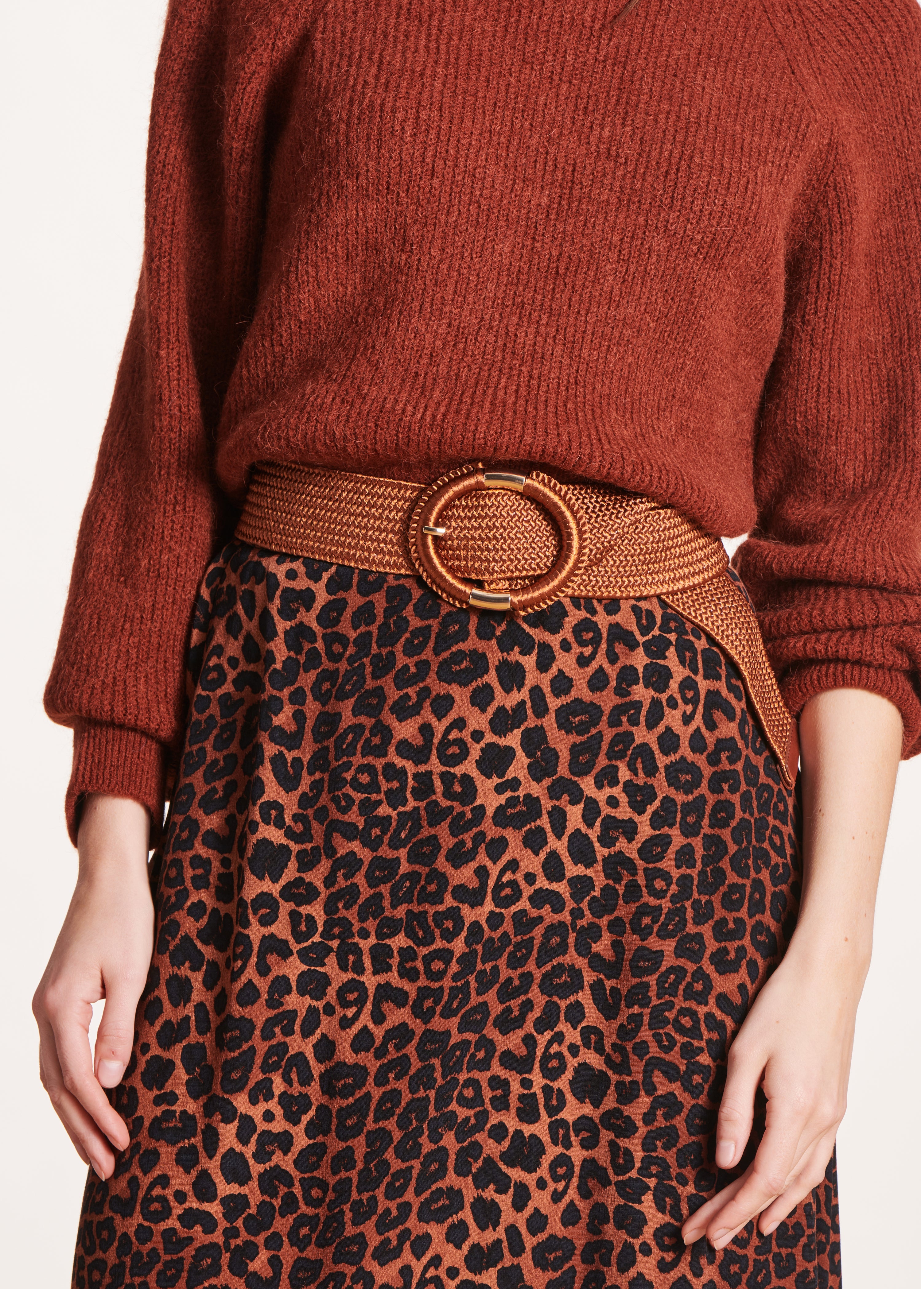 Elasticated camel belt with oval buckle