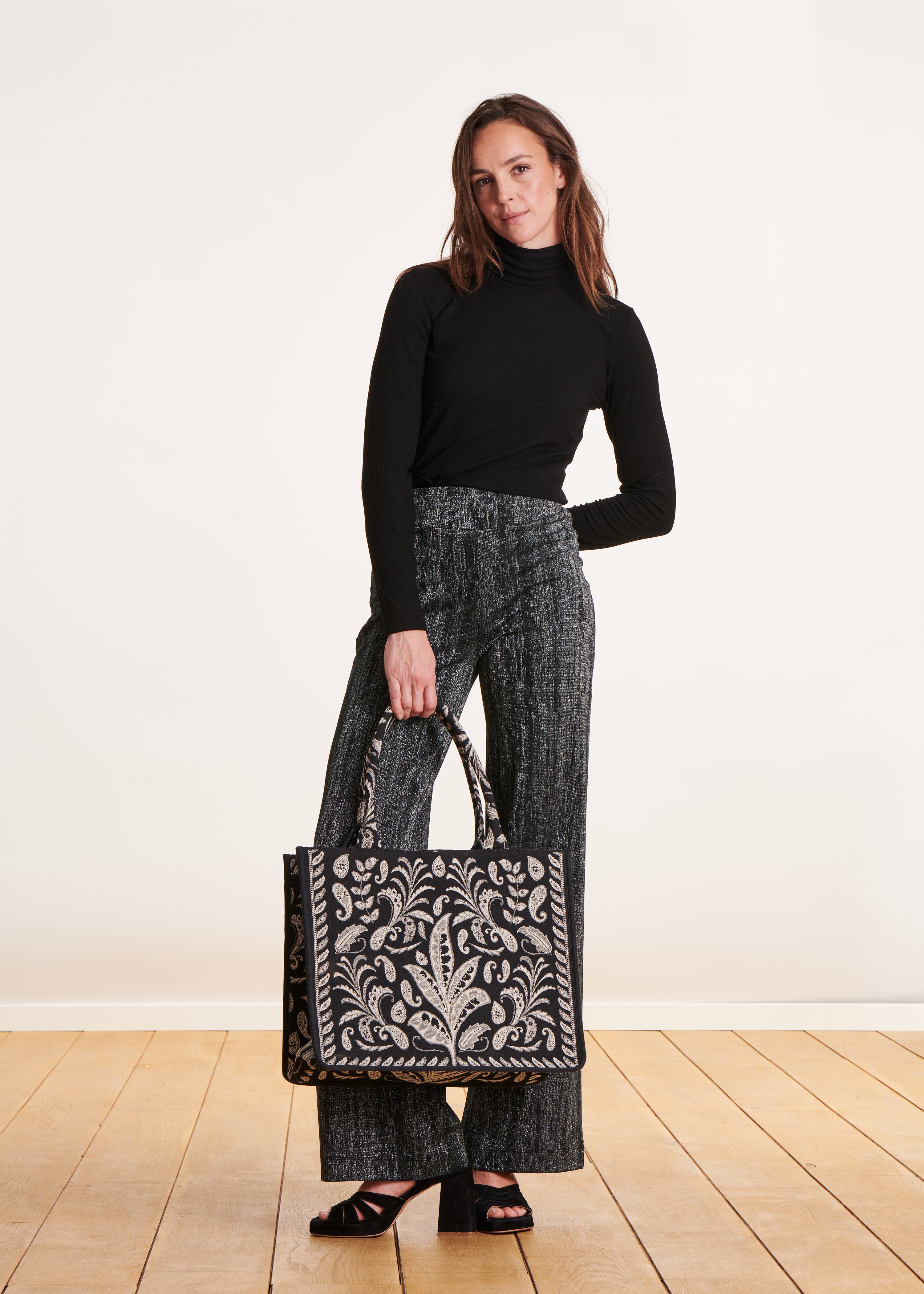 Bolsa tote jacquard preto e branco