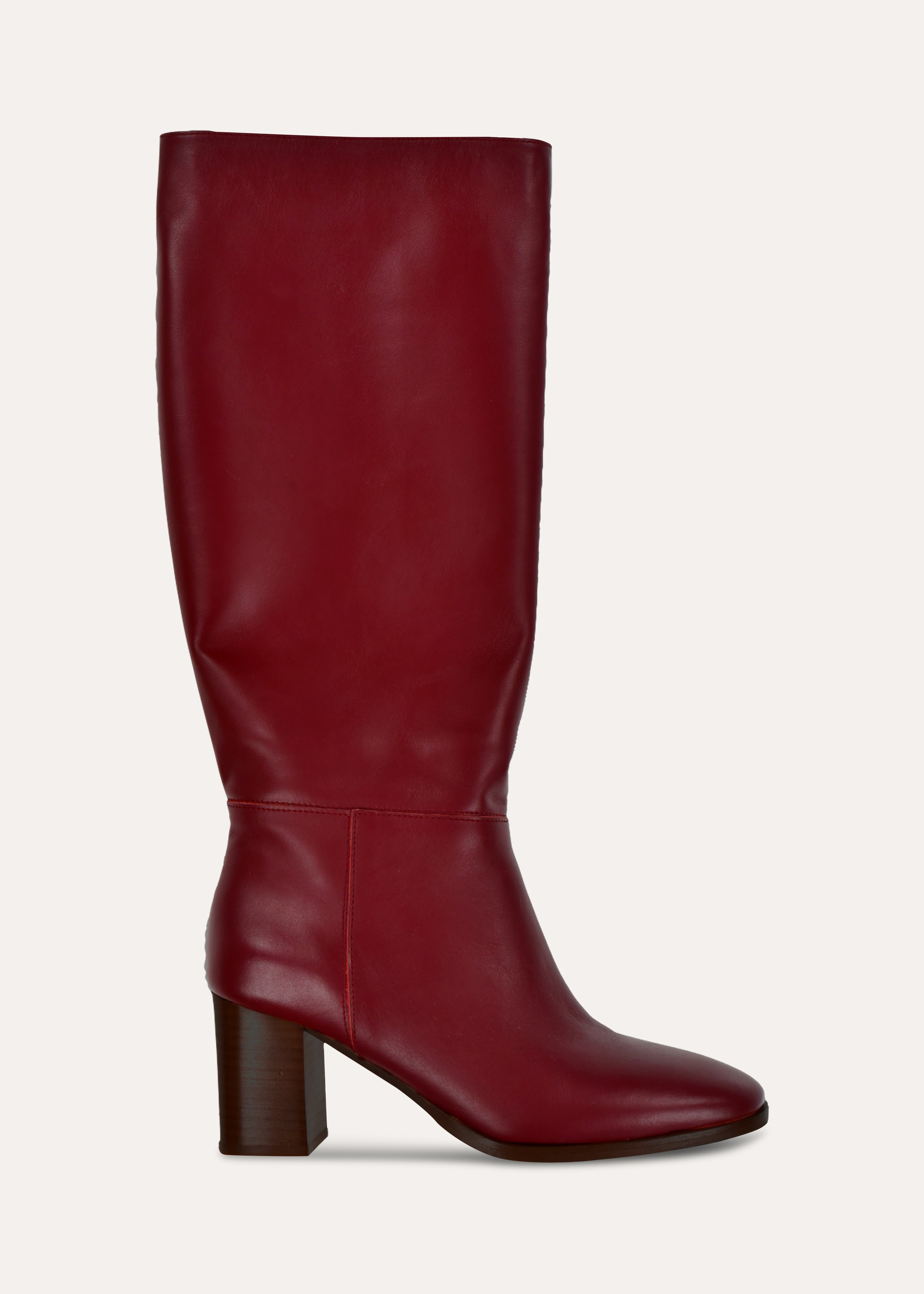 Bordeauxfarbene Stiefel mit Absätzen