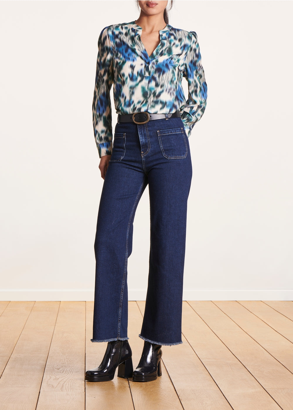 Bottines vernis bleu marine à talons