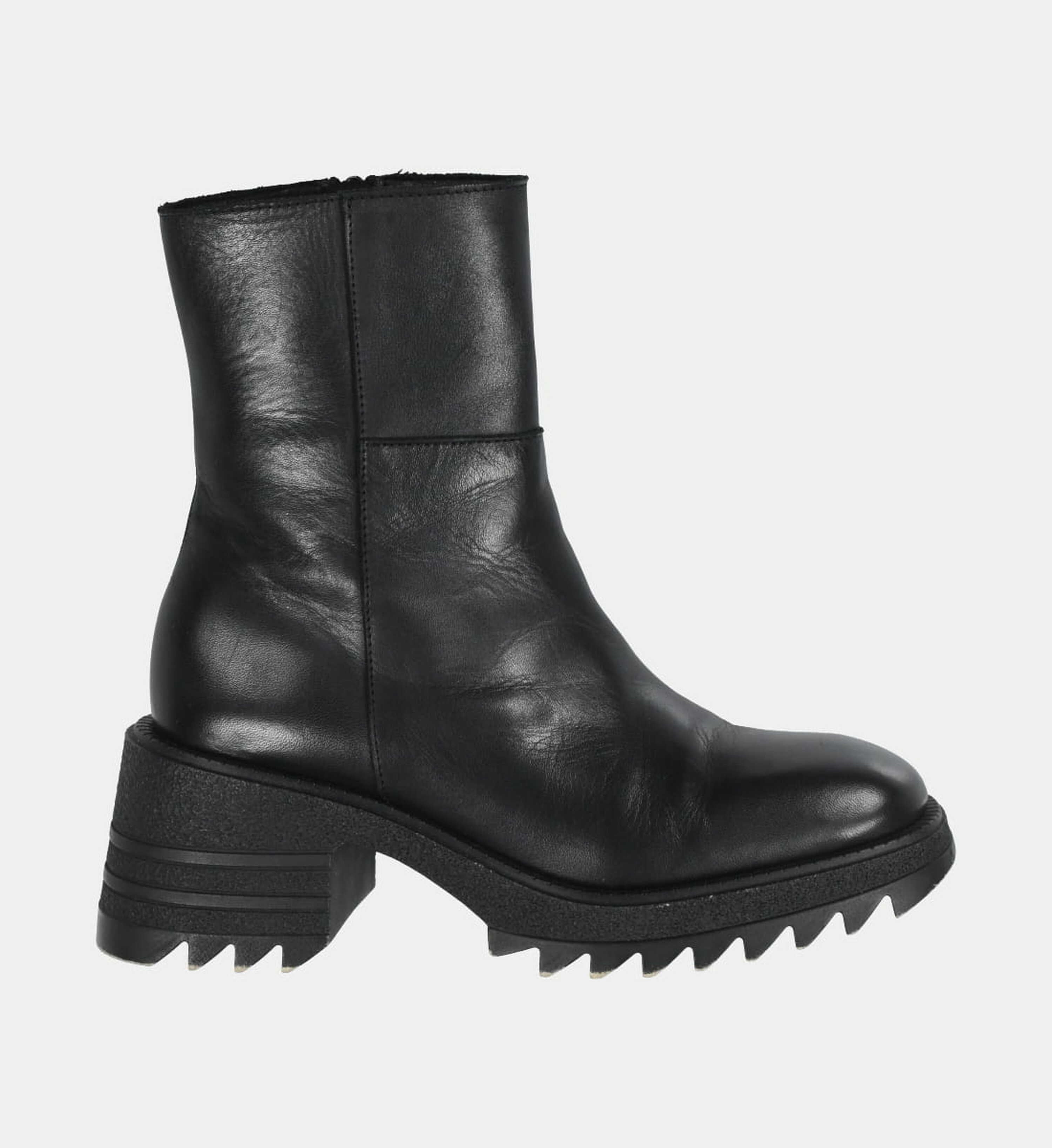 Schwarze Stiefel mit Absatz