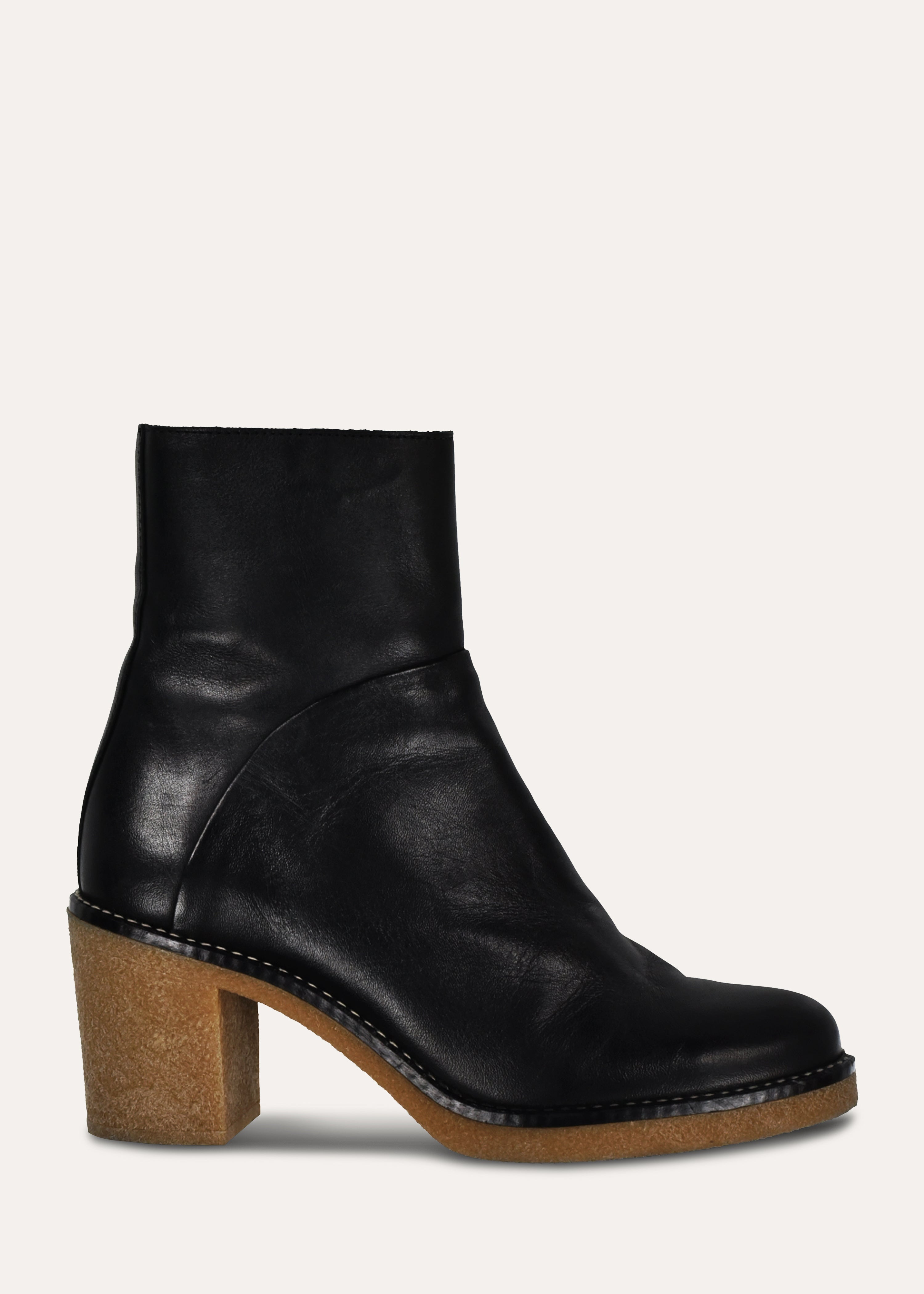 Stivali neri con tacco