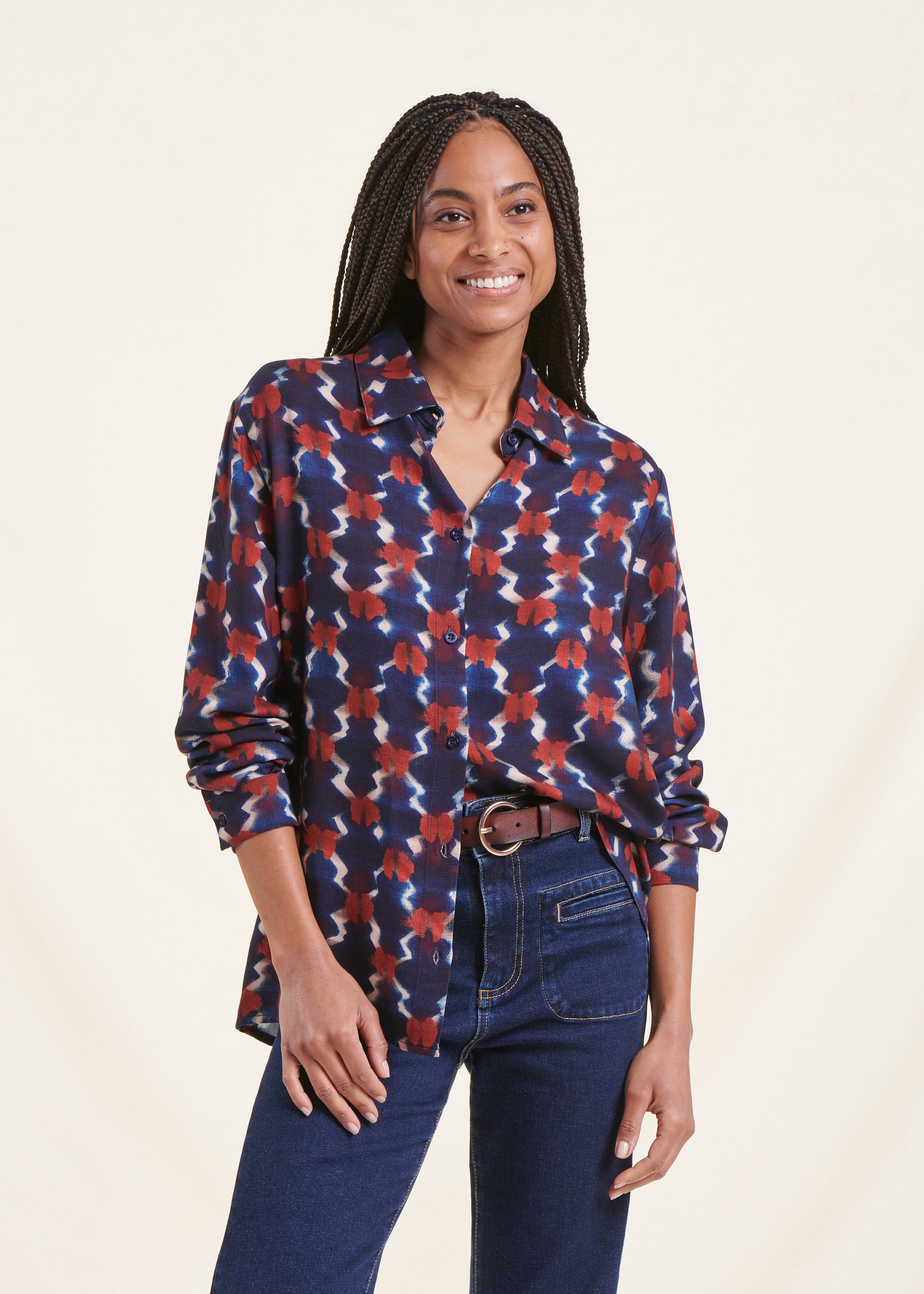 Loose shirt with blue and red print