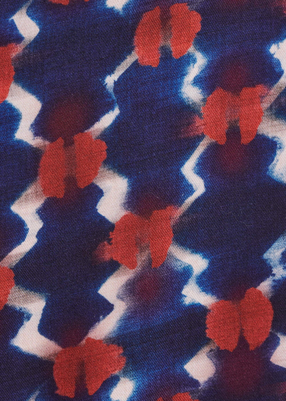 Loose shirt with blue and red print