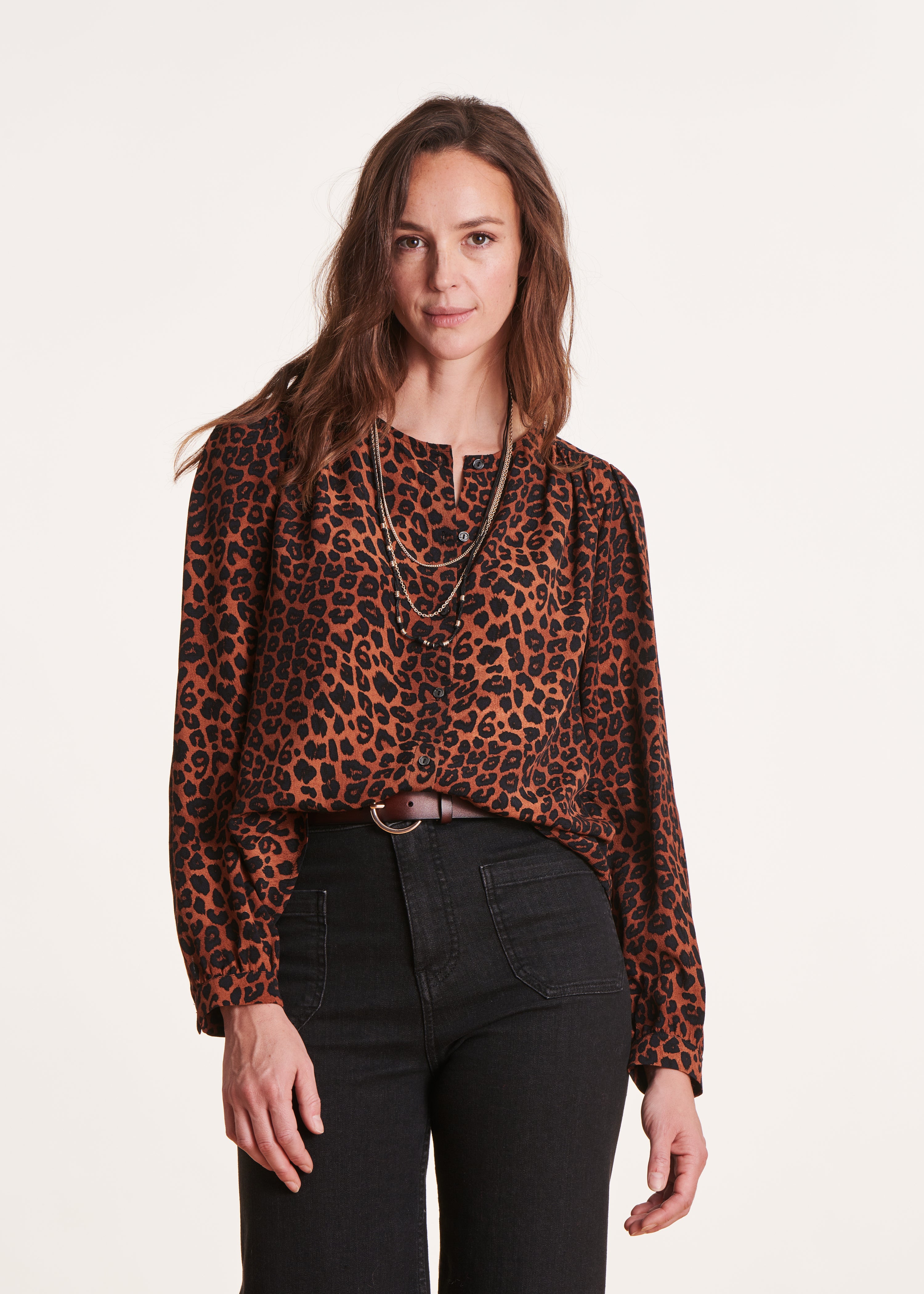 Losse terracotta blouse met luipaardprint