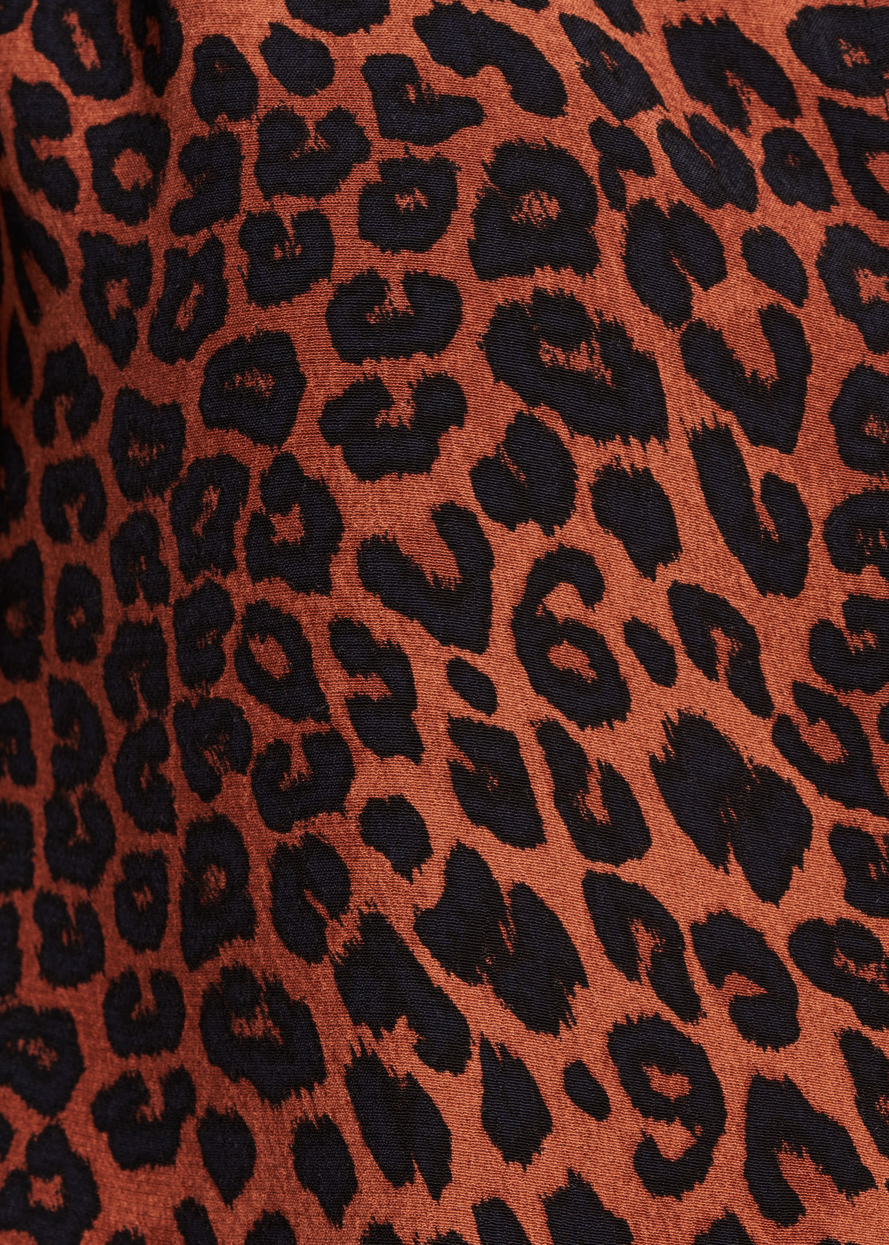 Blusa solta com estampa de leopardo em terracota