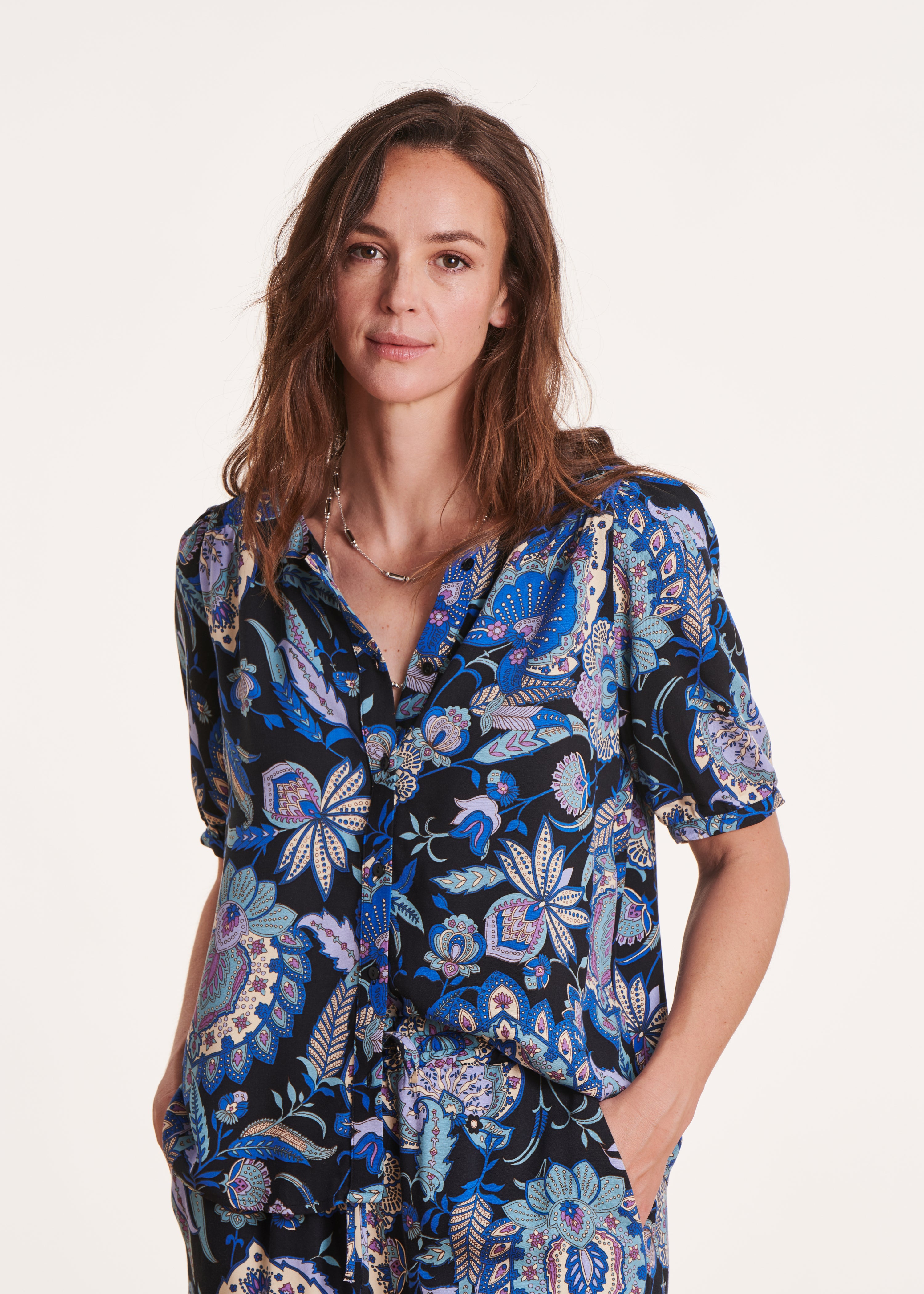 Blue and black short-sleeved printed blouse