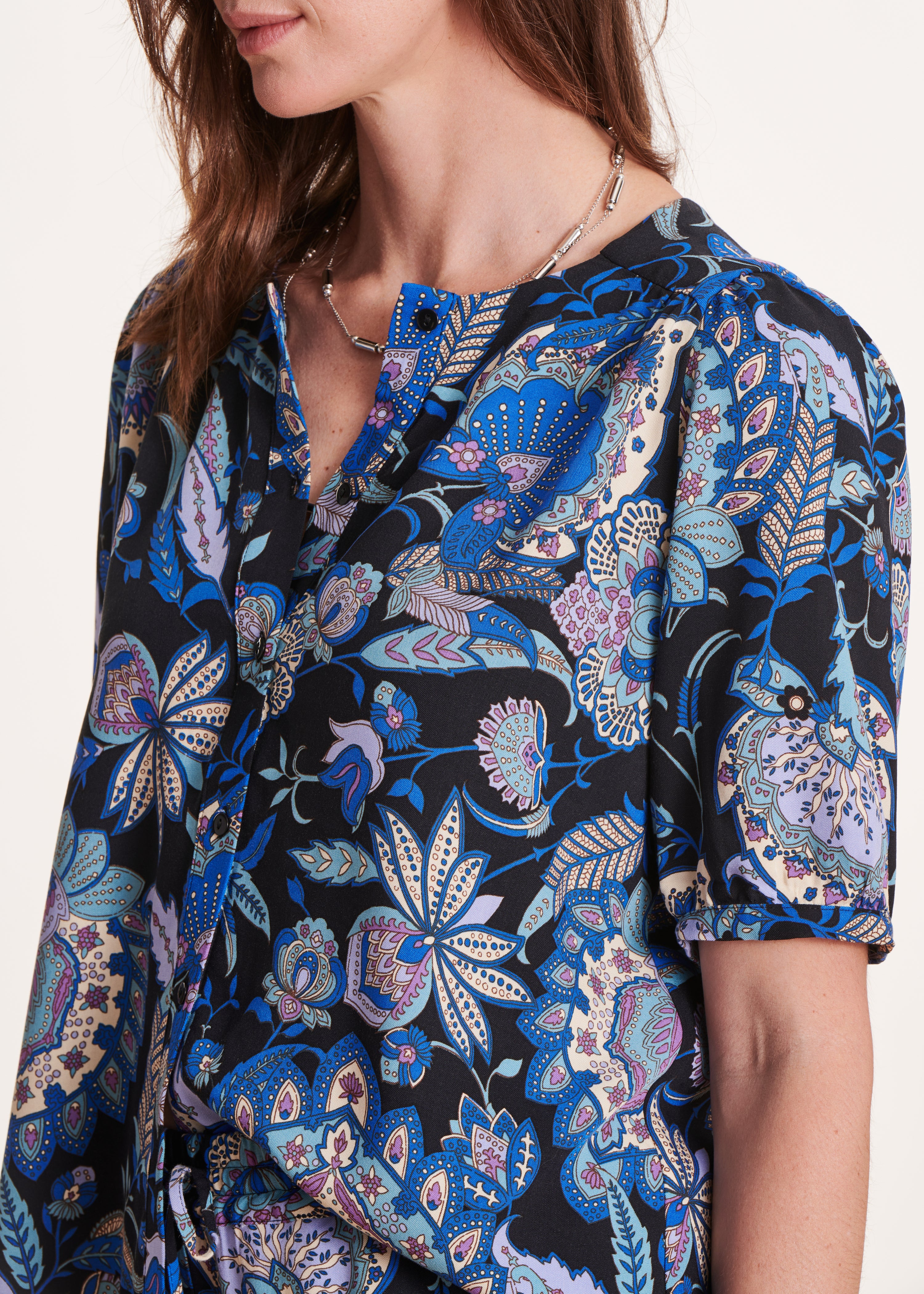 Blue and black short-sleeved printed blouse