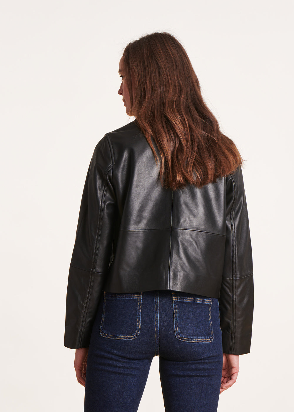 Blouson court en cuir noir