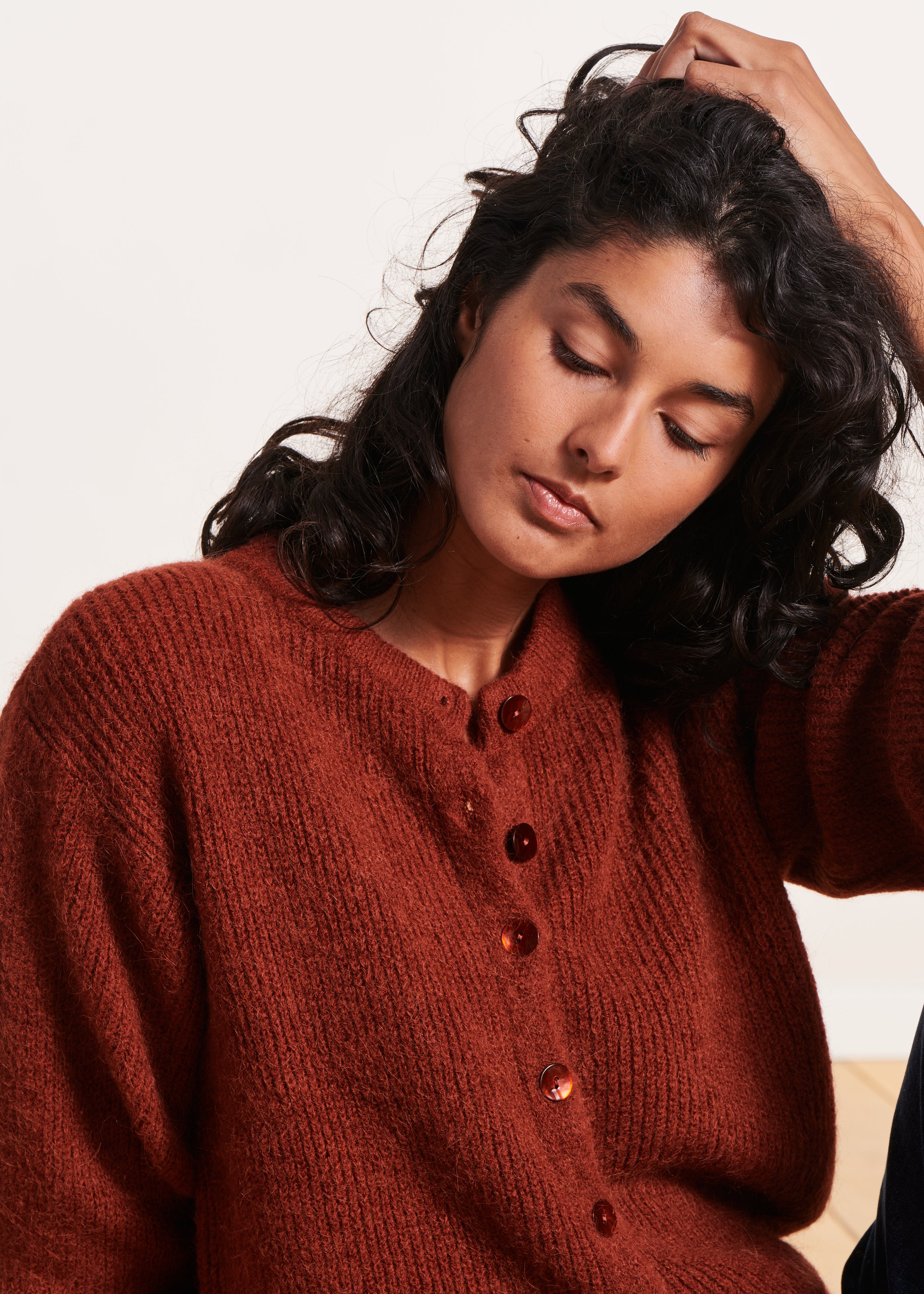 Loose-fitting ribbed terracotta cardigan