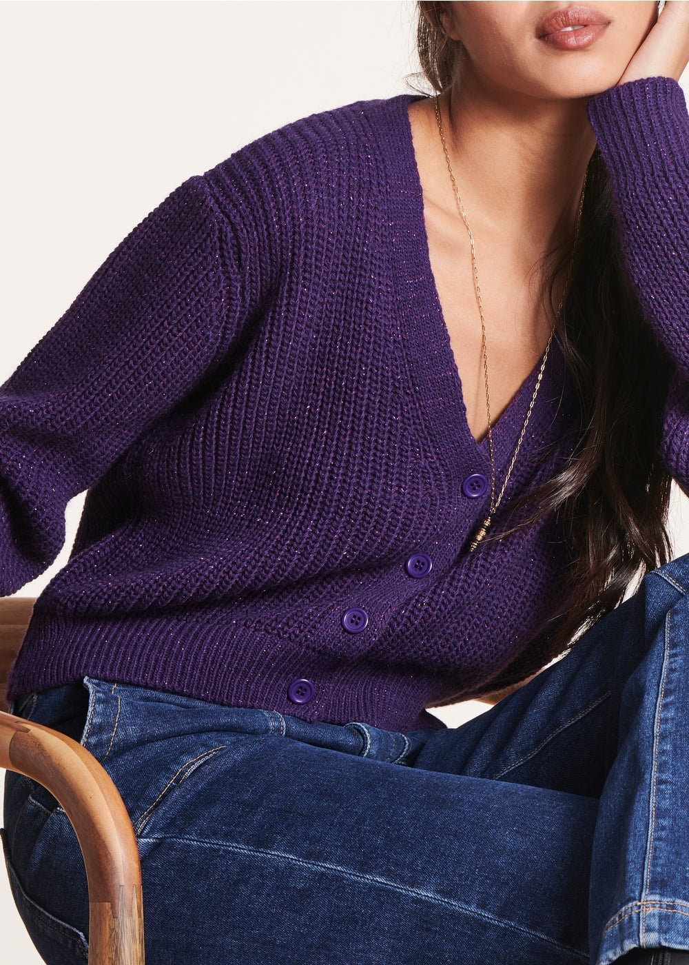 Short waistcoat in iridescent purple knit with V-neck