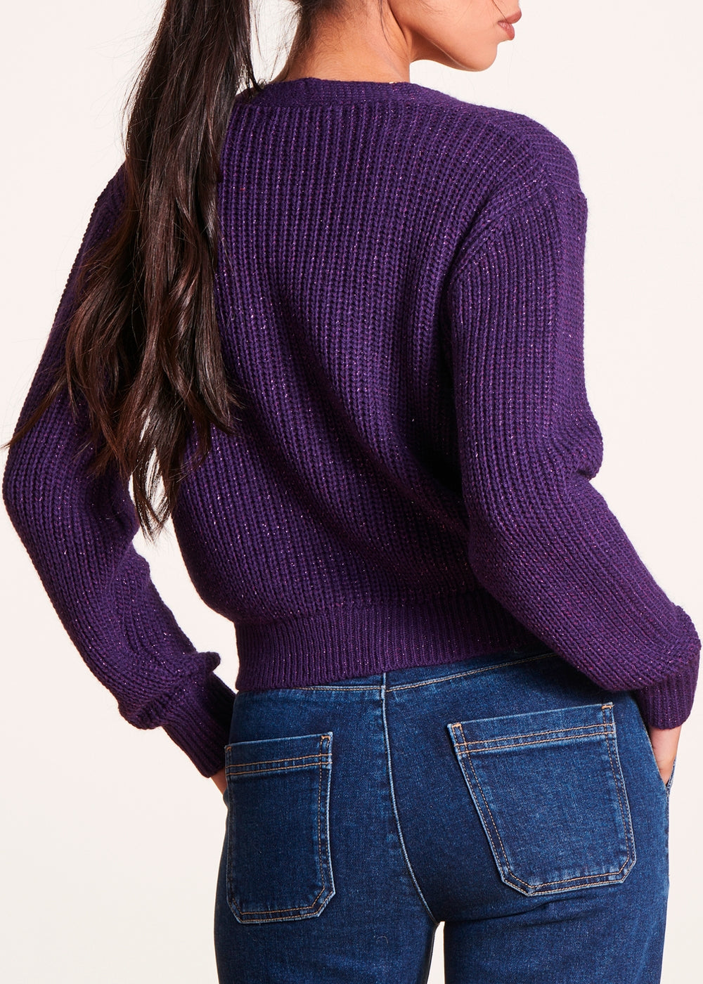 Kurze violette Weste aus irisierender Maschenware mit V-Ausschnitt