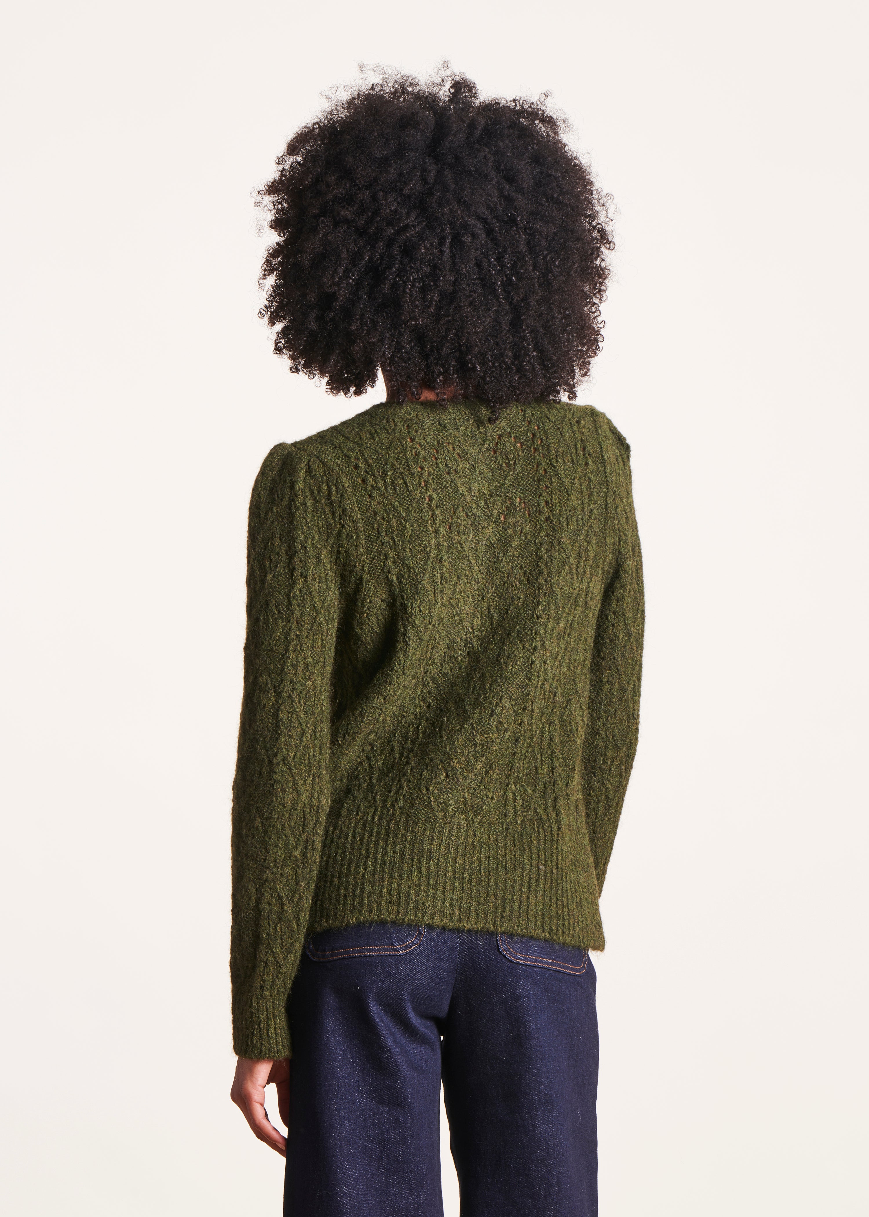 Green cardigan with round neckline and long sleeves