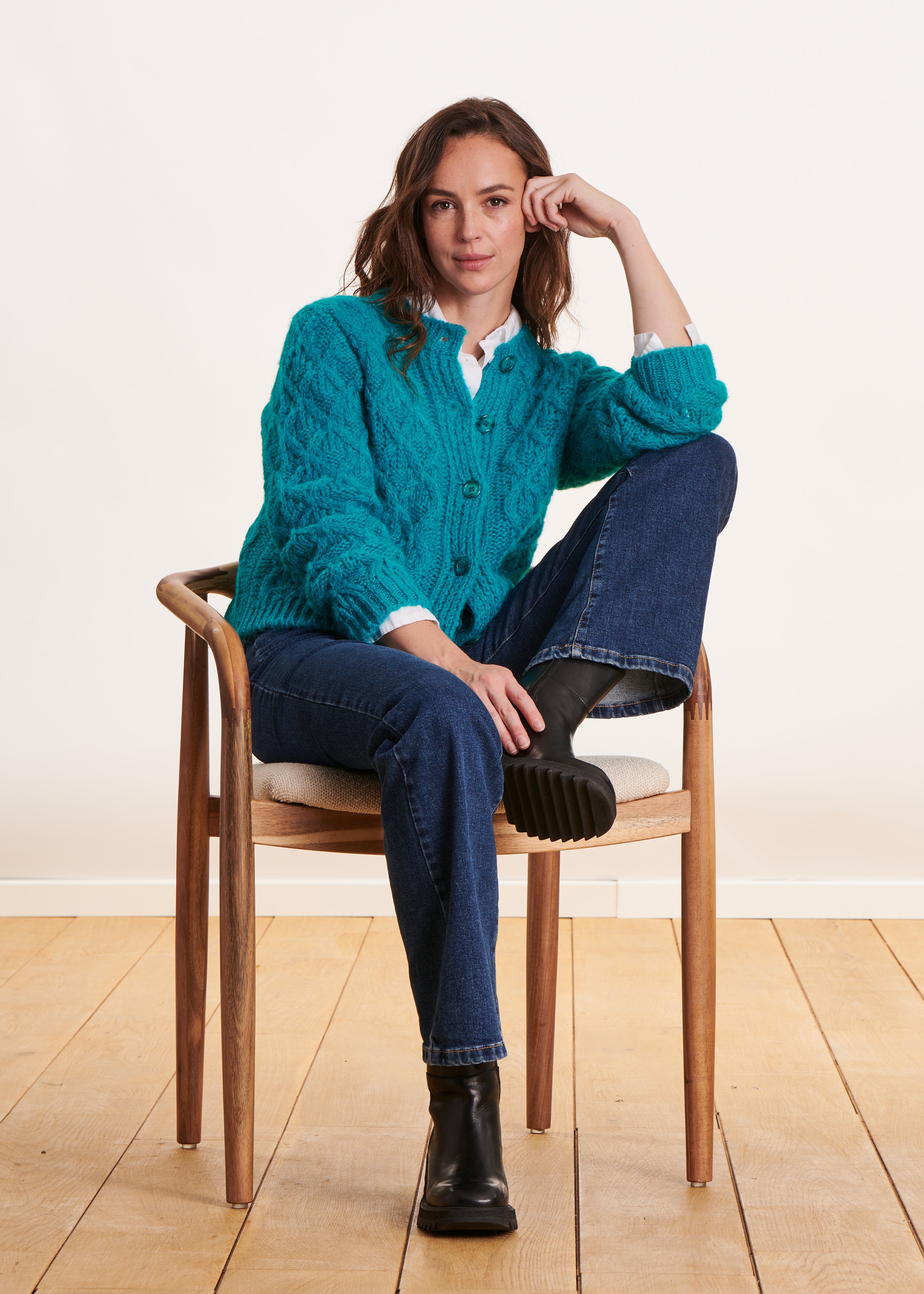 Indian blue short cardigan in beaded rib knit