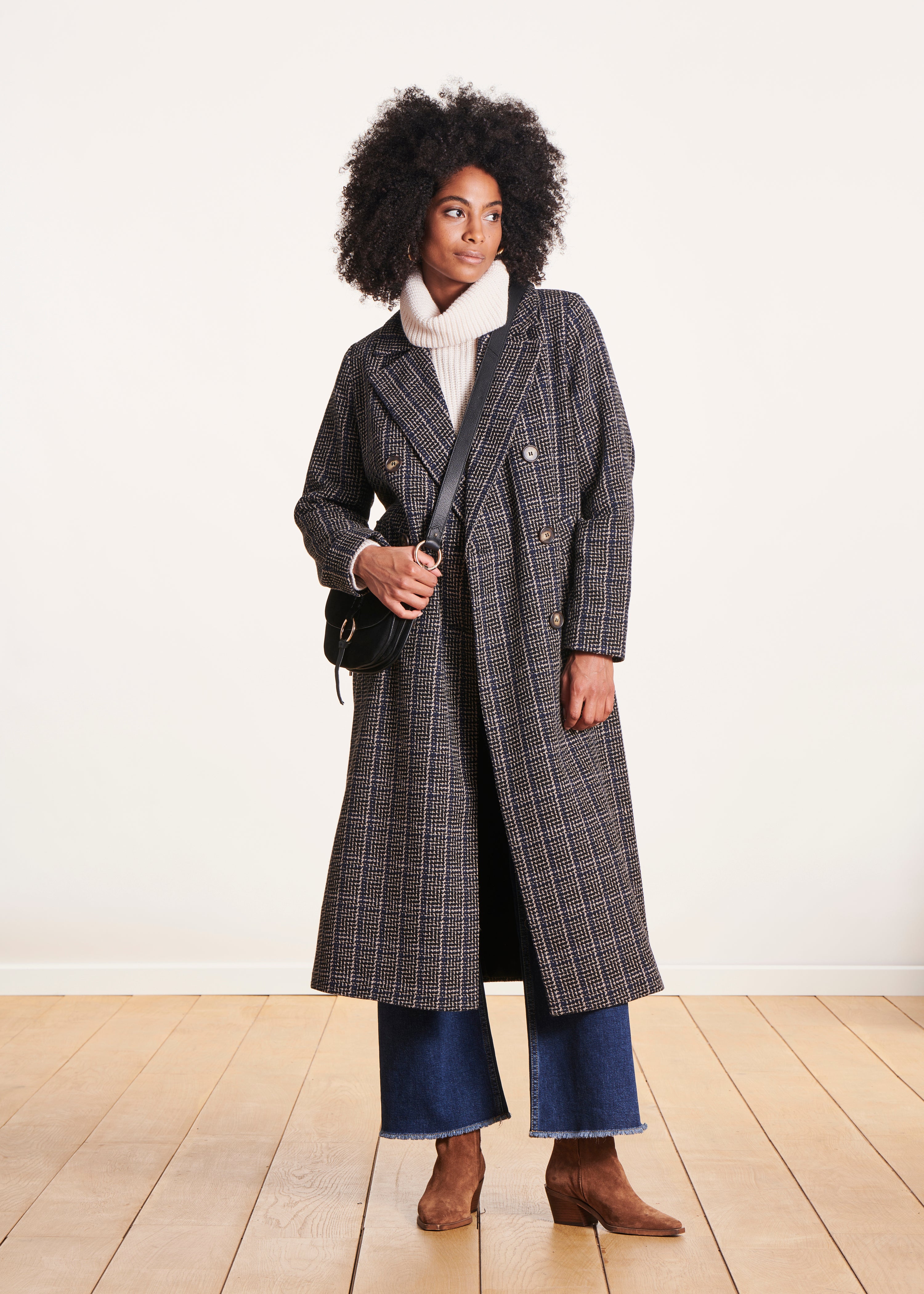 Manteau long noir et bleu à double boutonnage