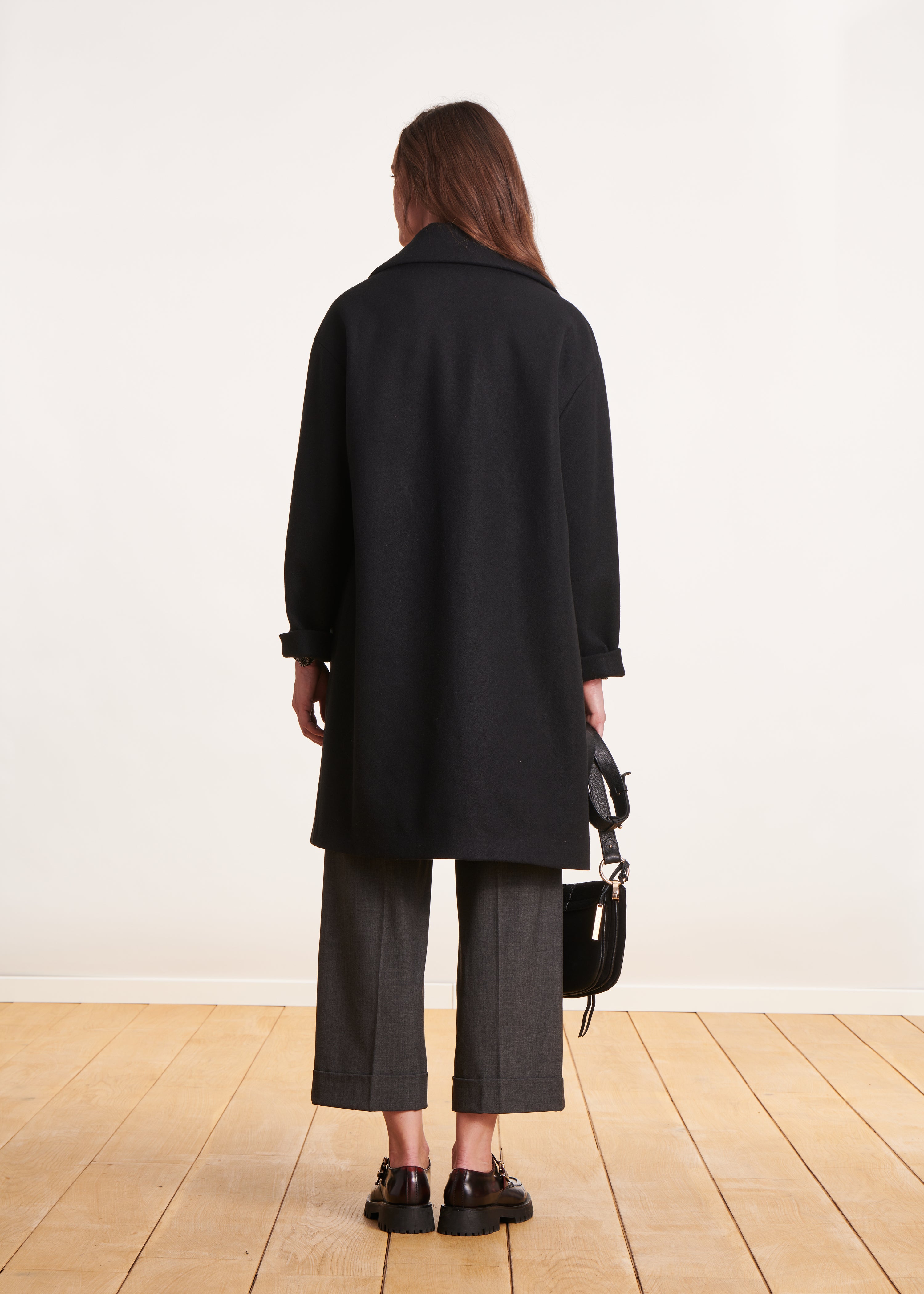 Manteau mi-long noir coupe ample