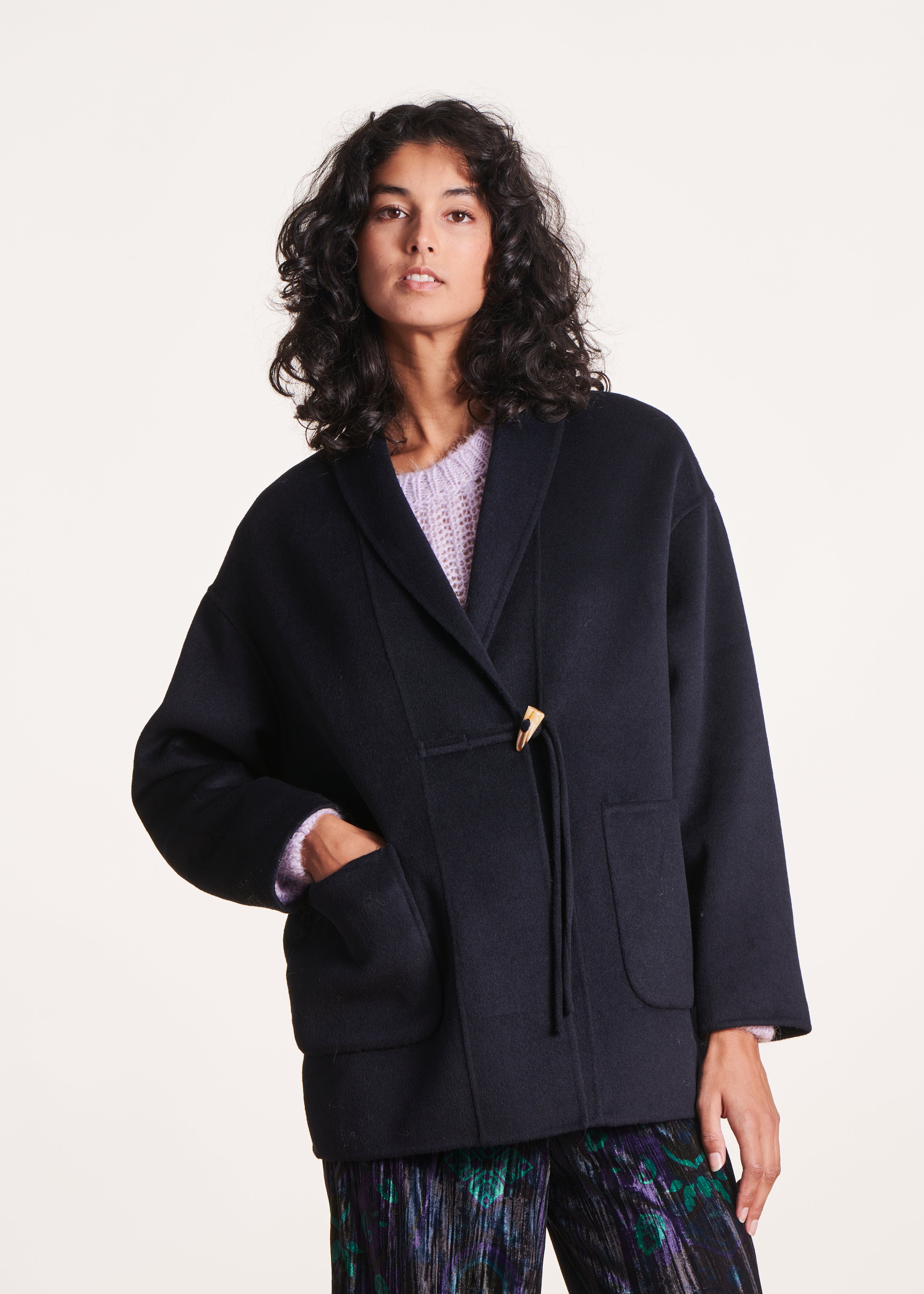 Manteau court bleu marine en laine