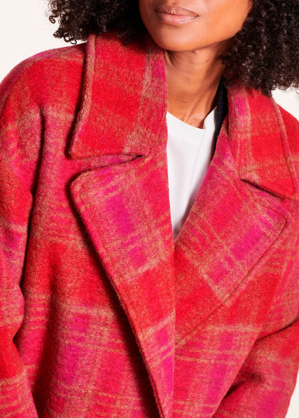Cappotto lungo a quadri rossi e rosa