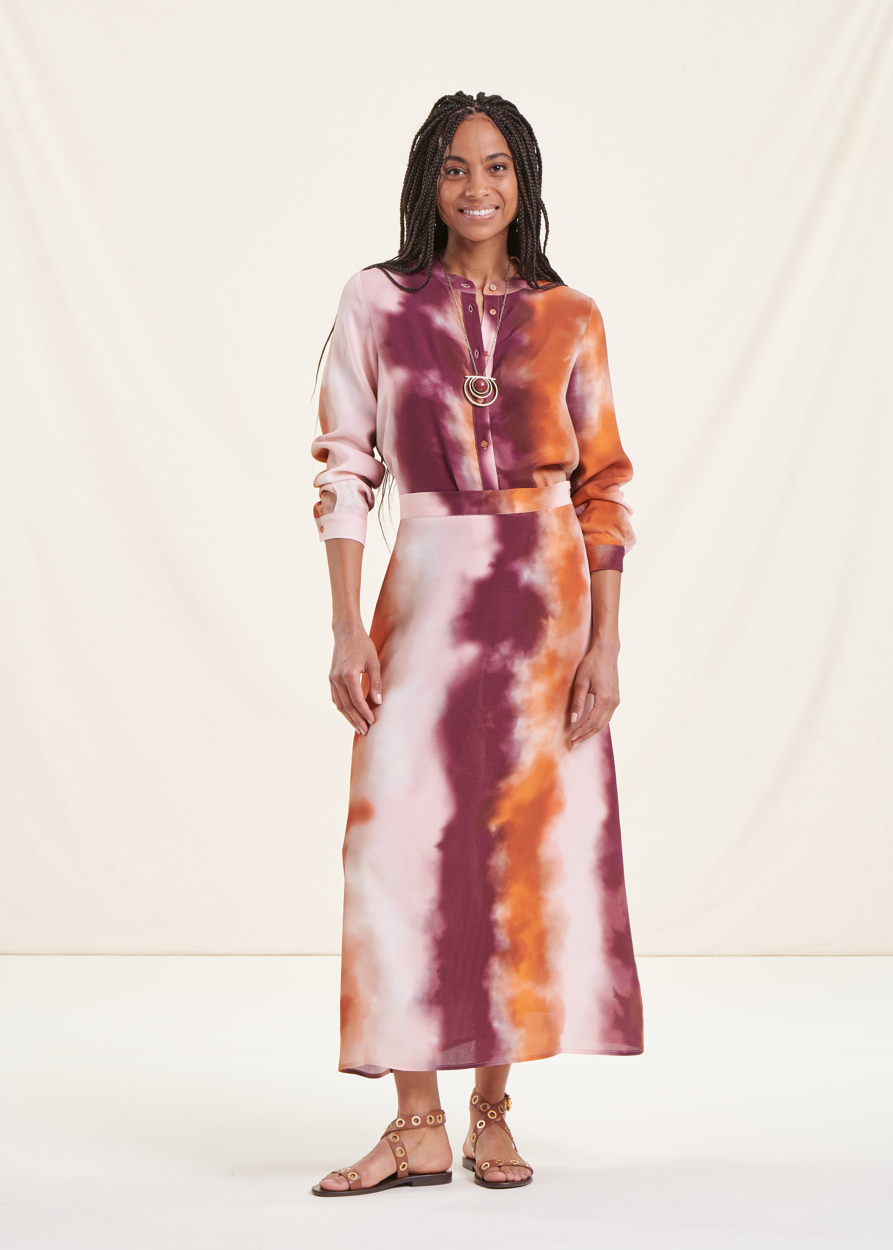 Uitlopende midirok met tie & dye print