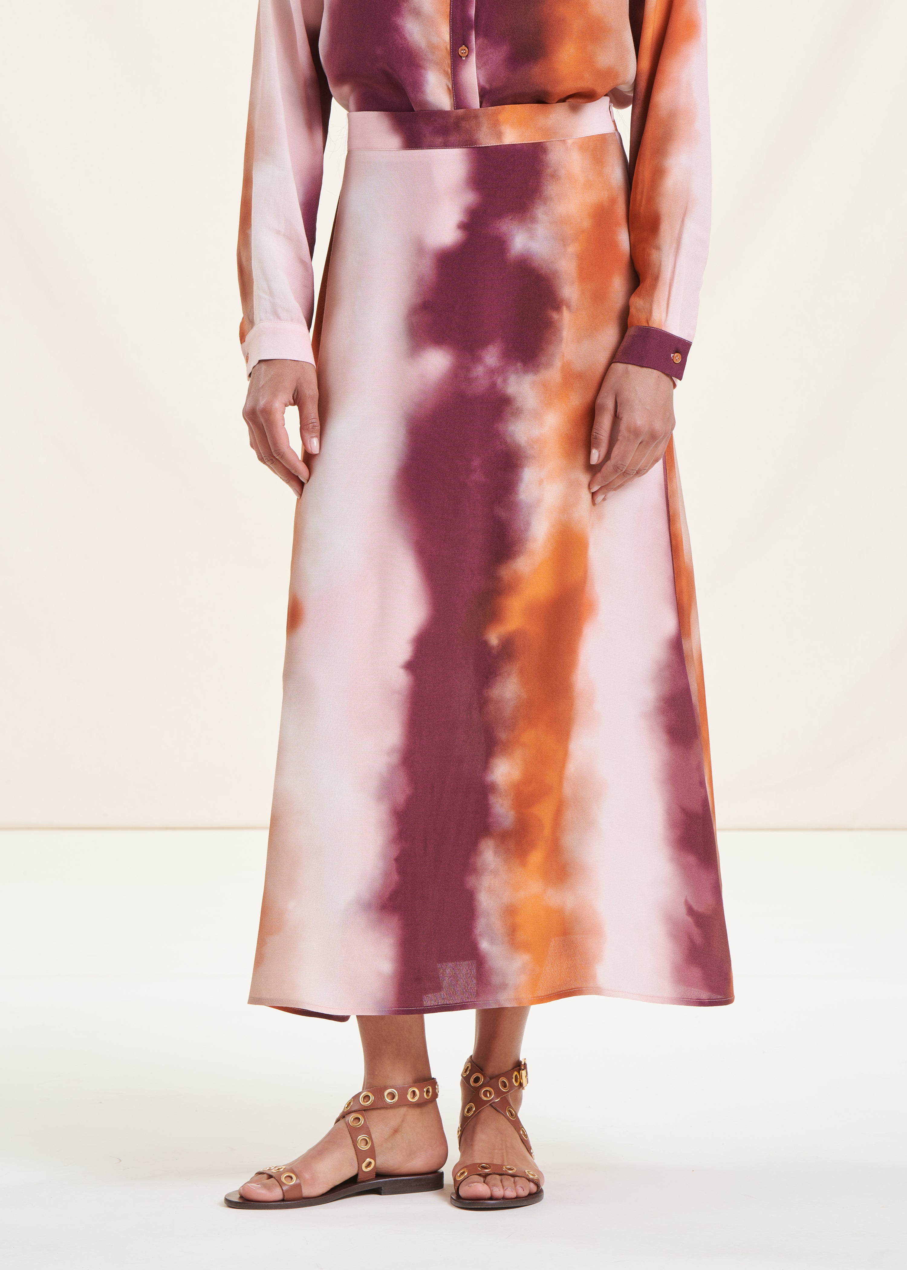 Uitlopende midirok met tie & dye print