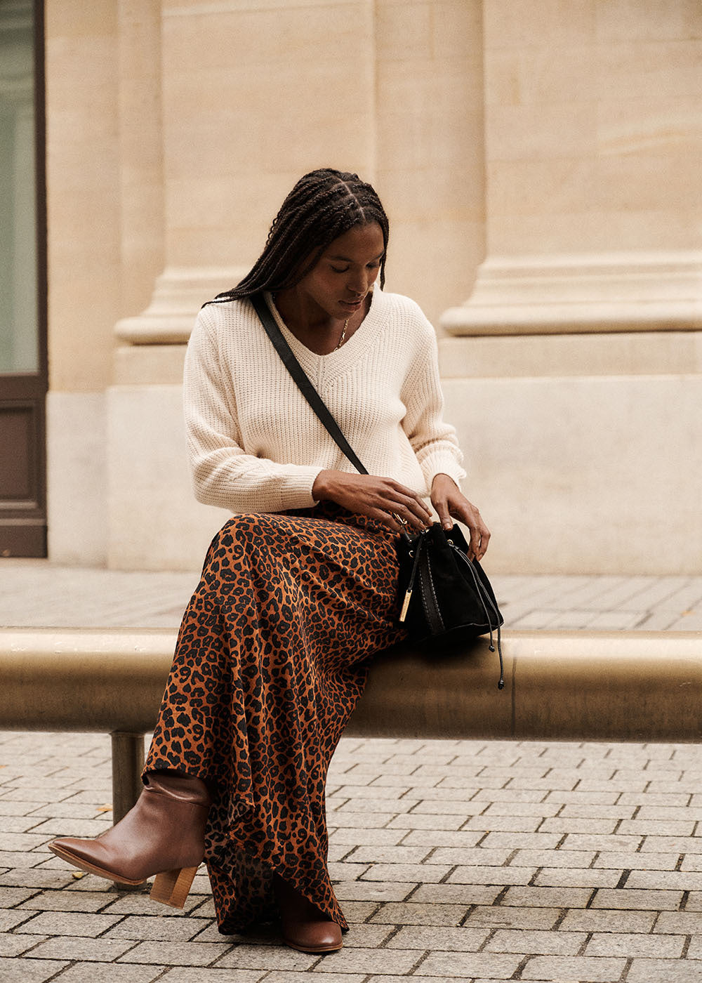 Saia midi com estampado de leopardo em terracota