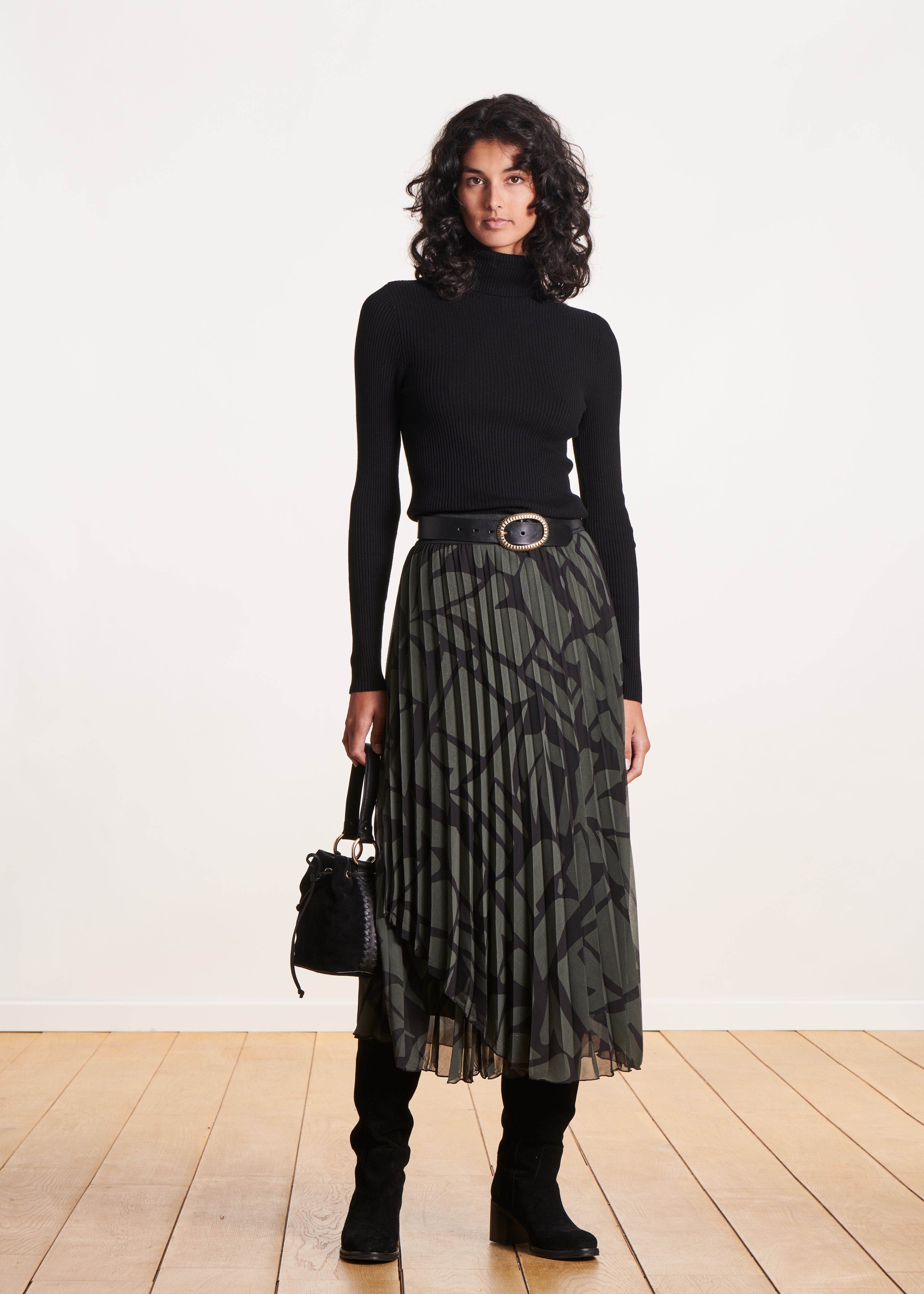 Khaki pleated midi-length skirt in printed voile