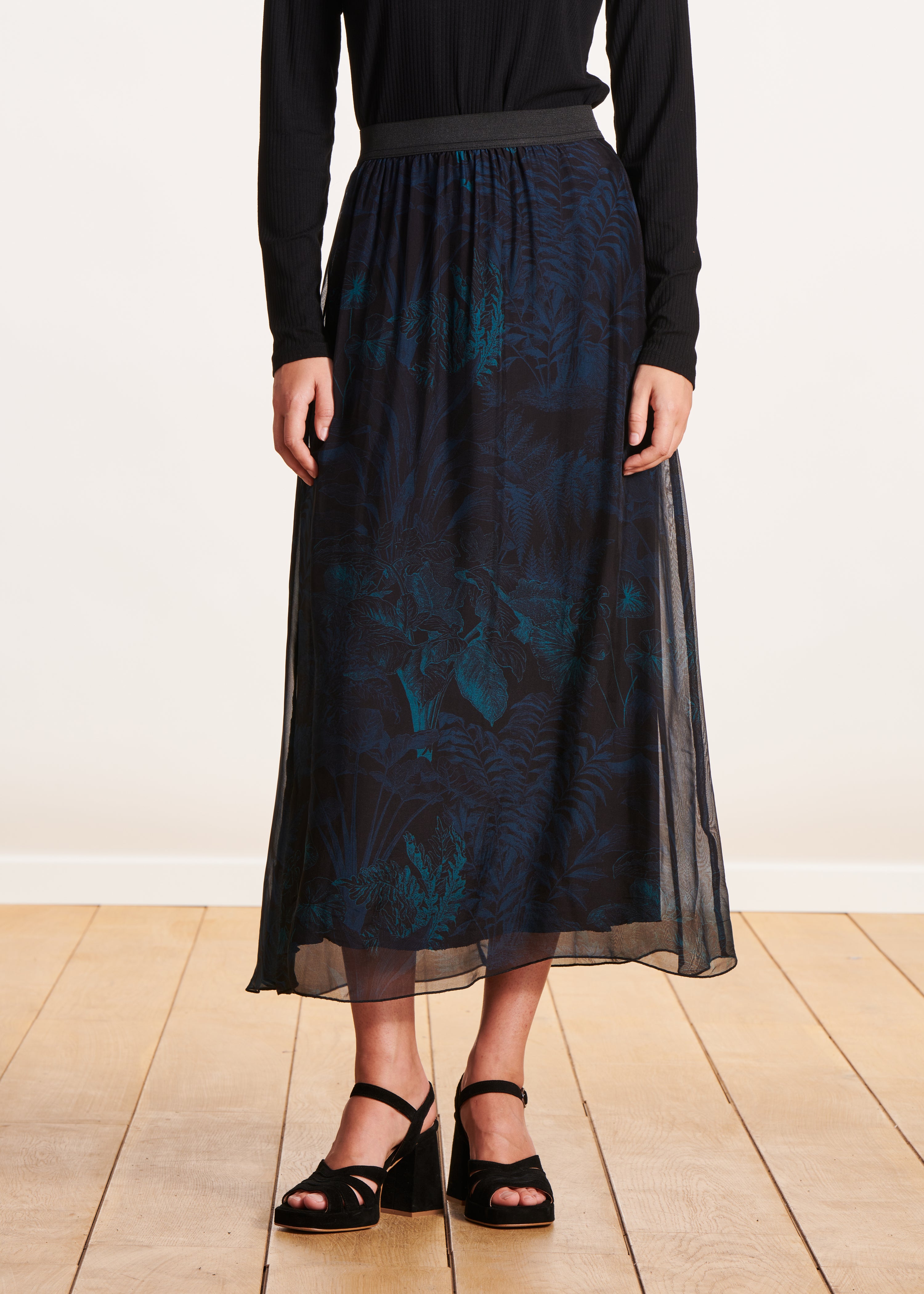 Long skirt in black and blue print voile