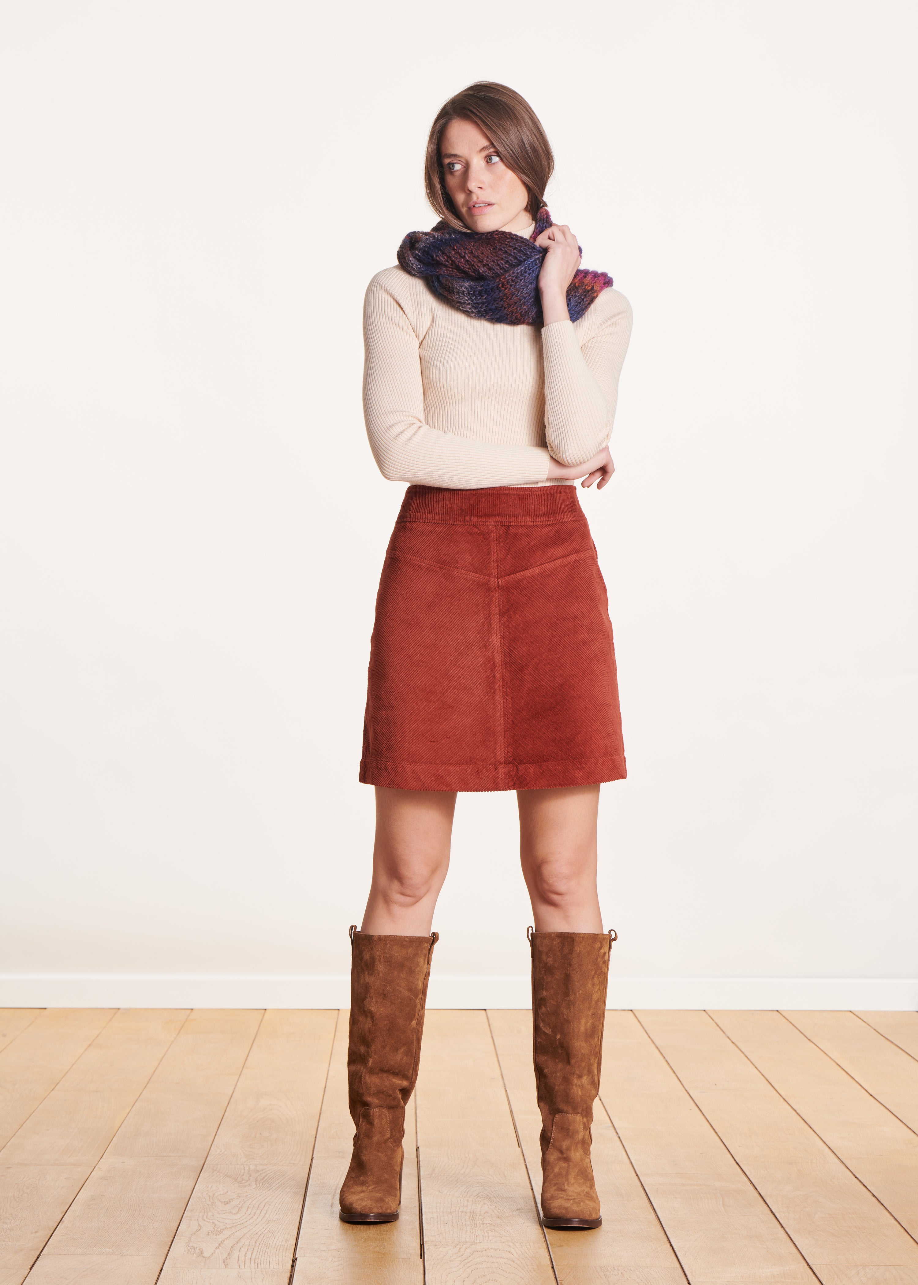 Short terracotta corduroy skirt