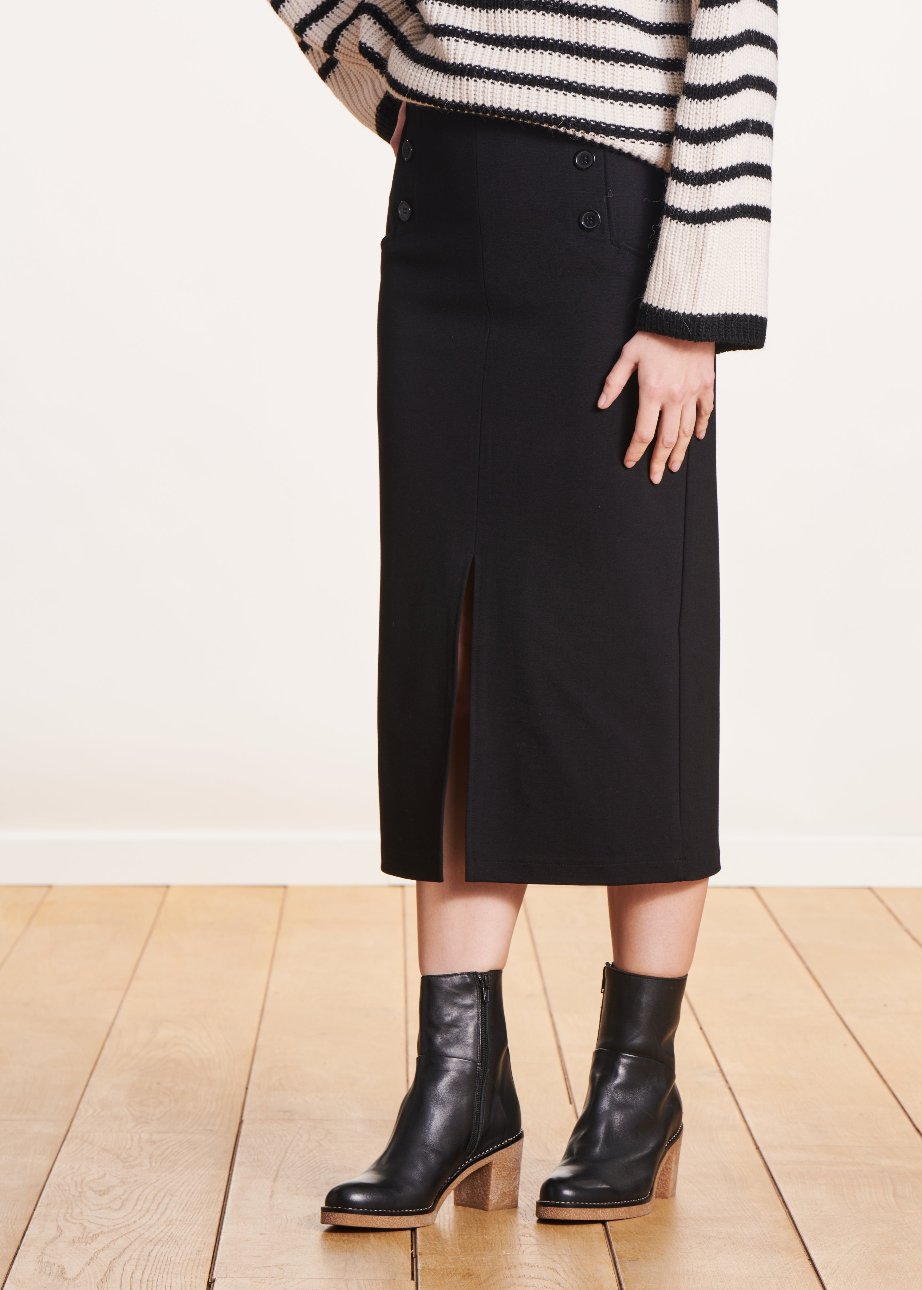 Straight mid-length skirt with black jersey bridge