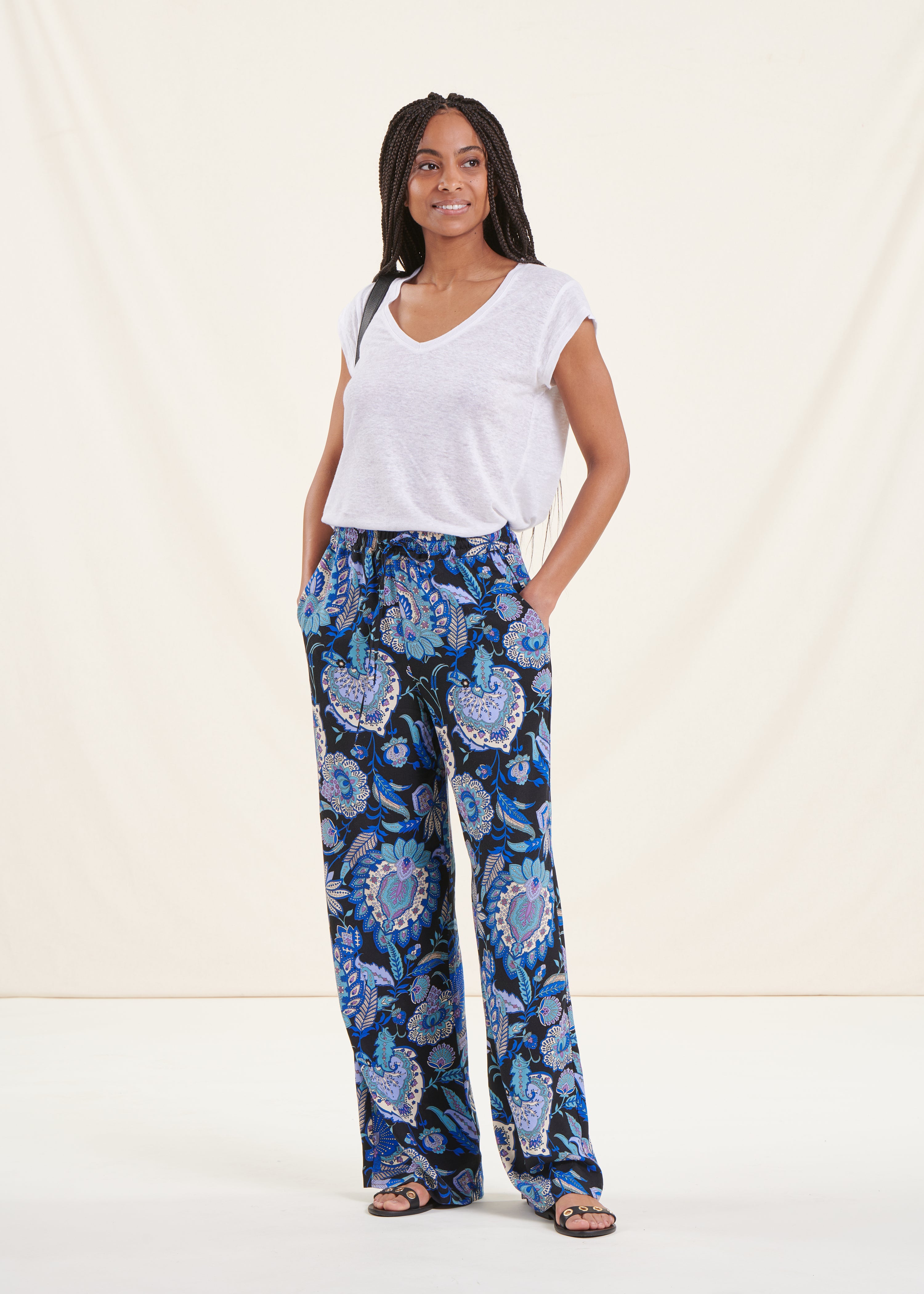 Wide-leg pants with black and blue print