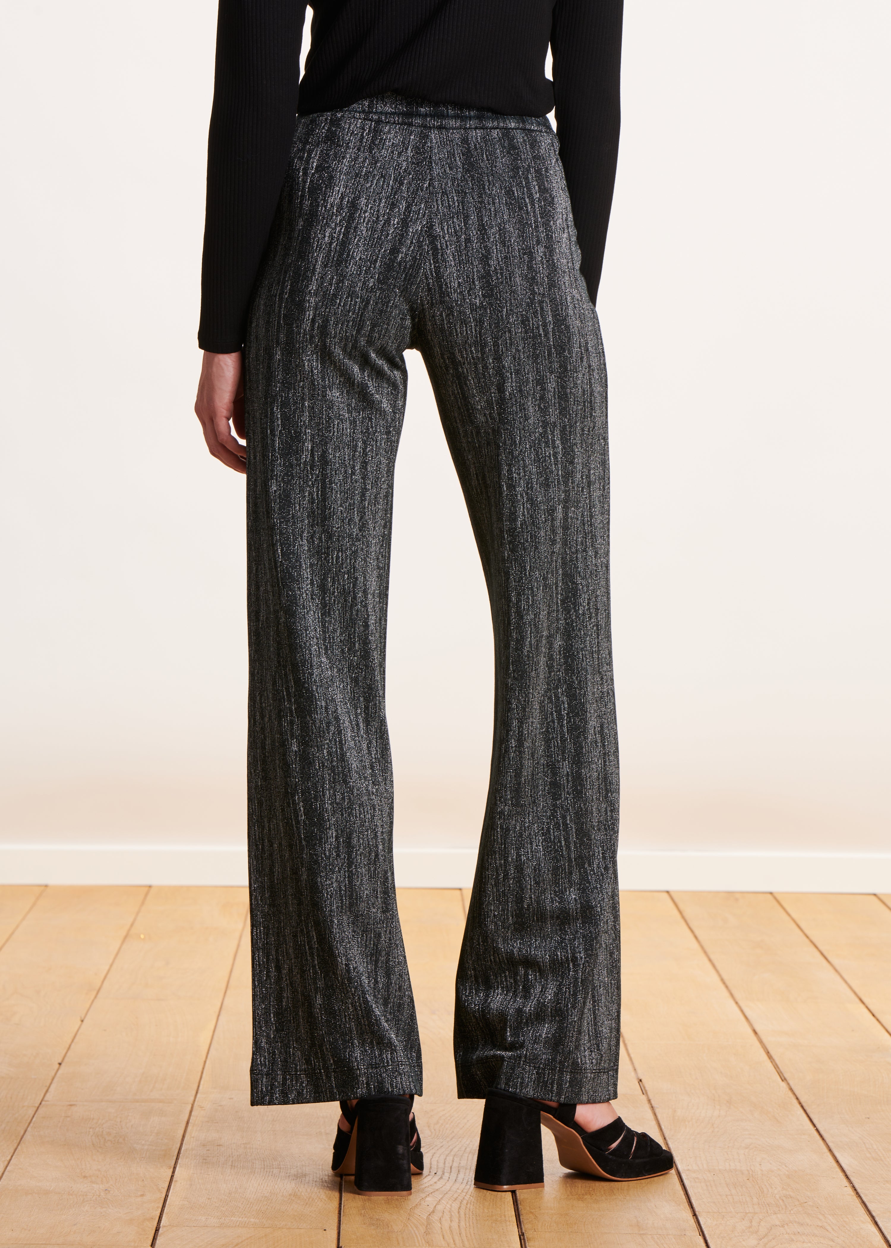 Gray wide-leg pants in iridescent jersey