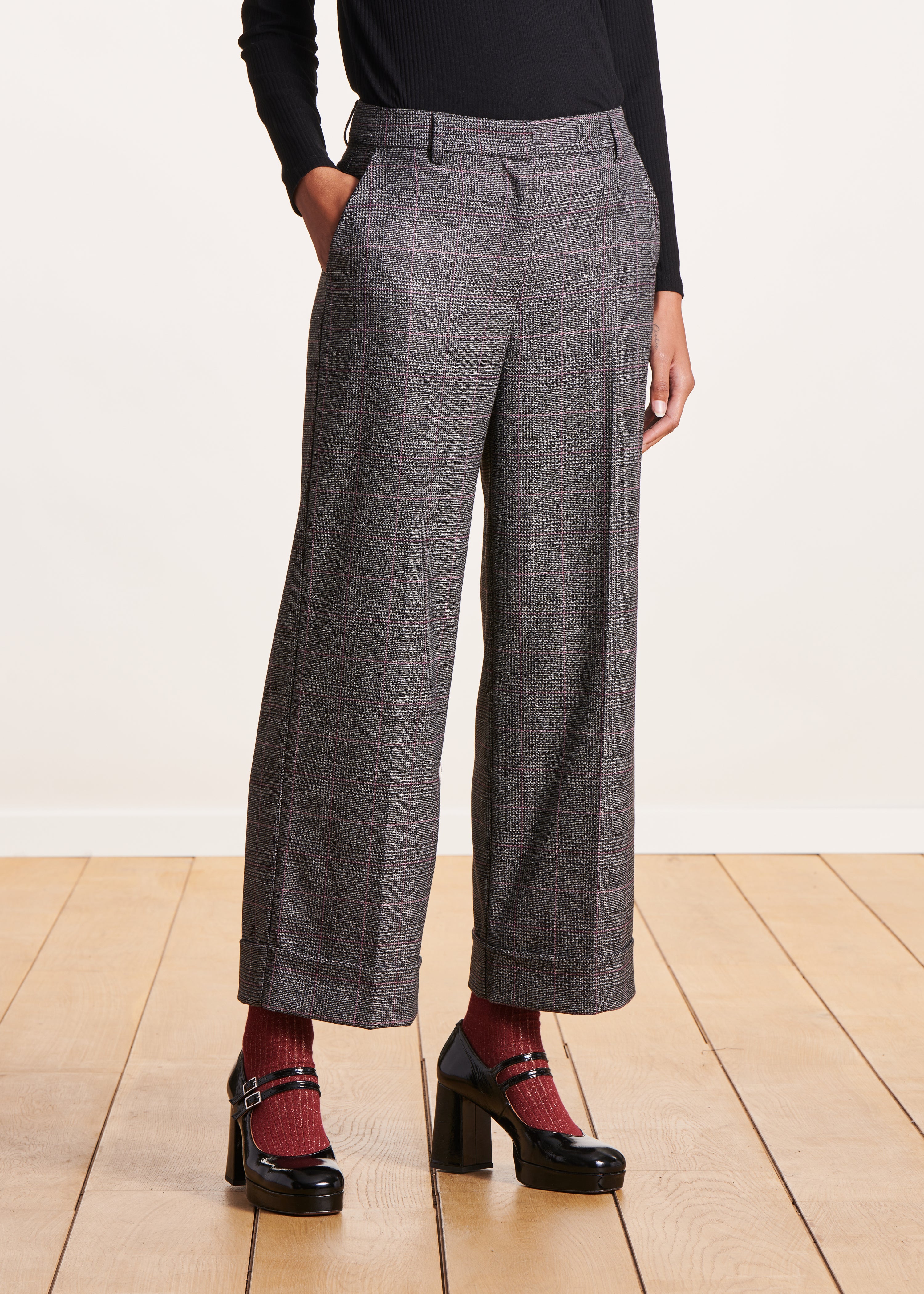 Grey straight 7/8th checked pants