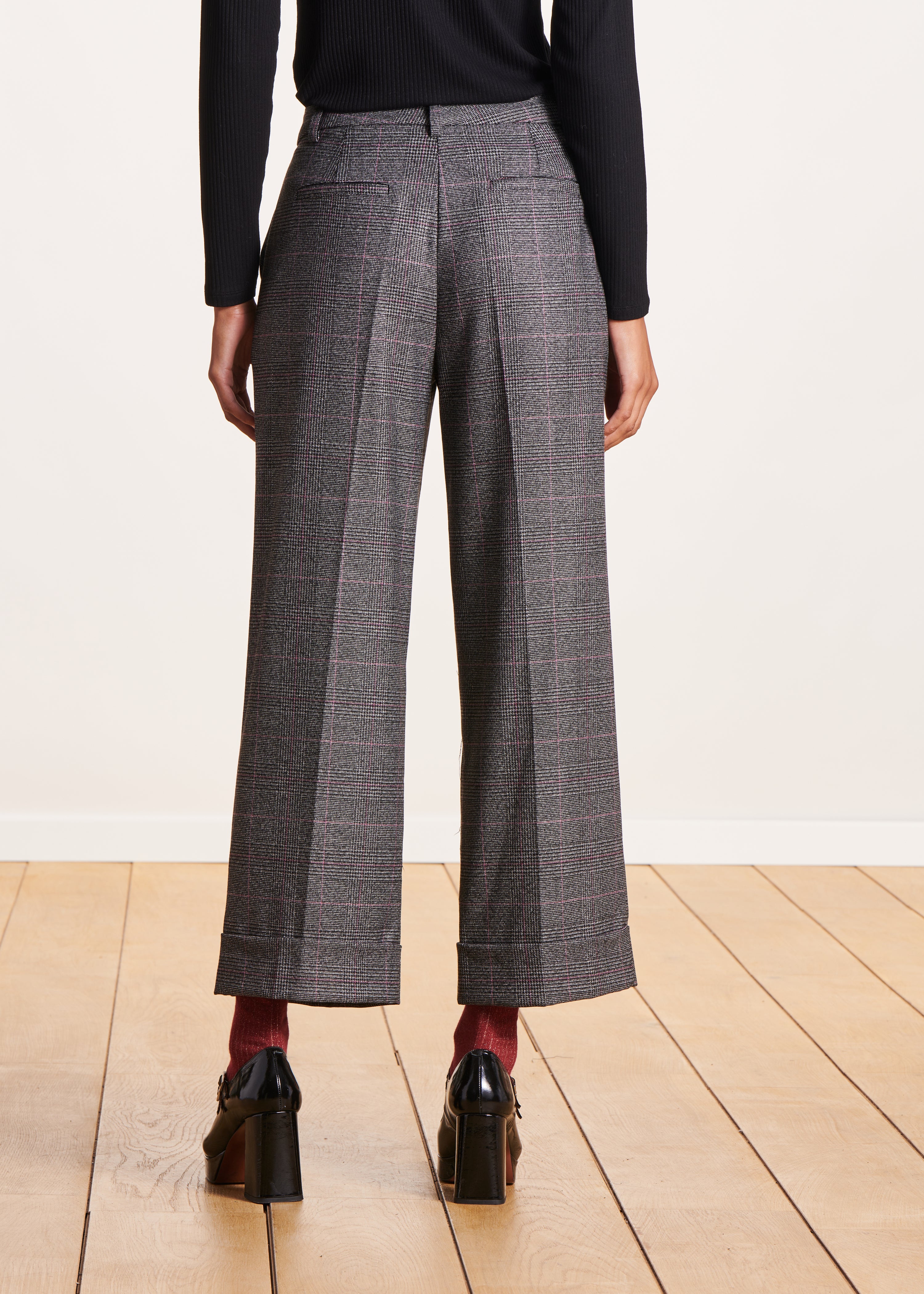 Grey straight 7/8th checked pants