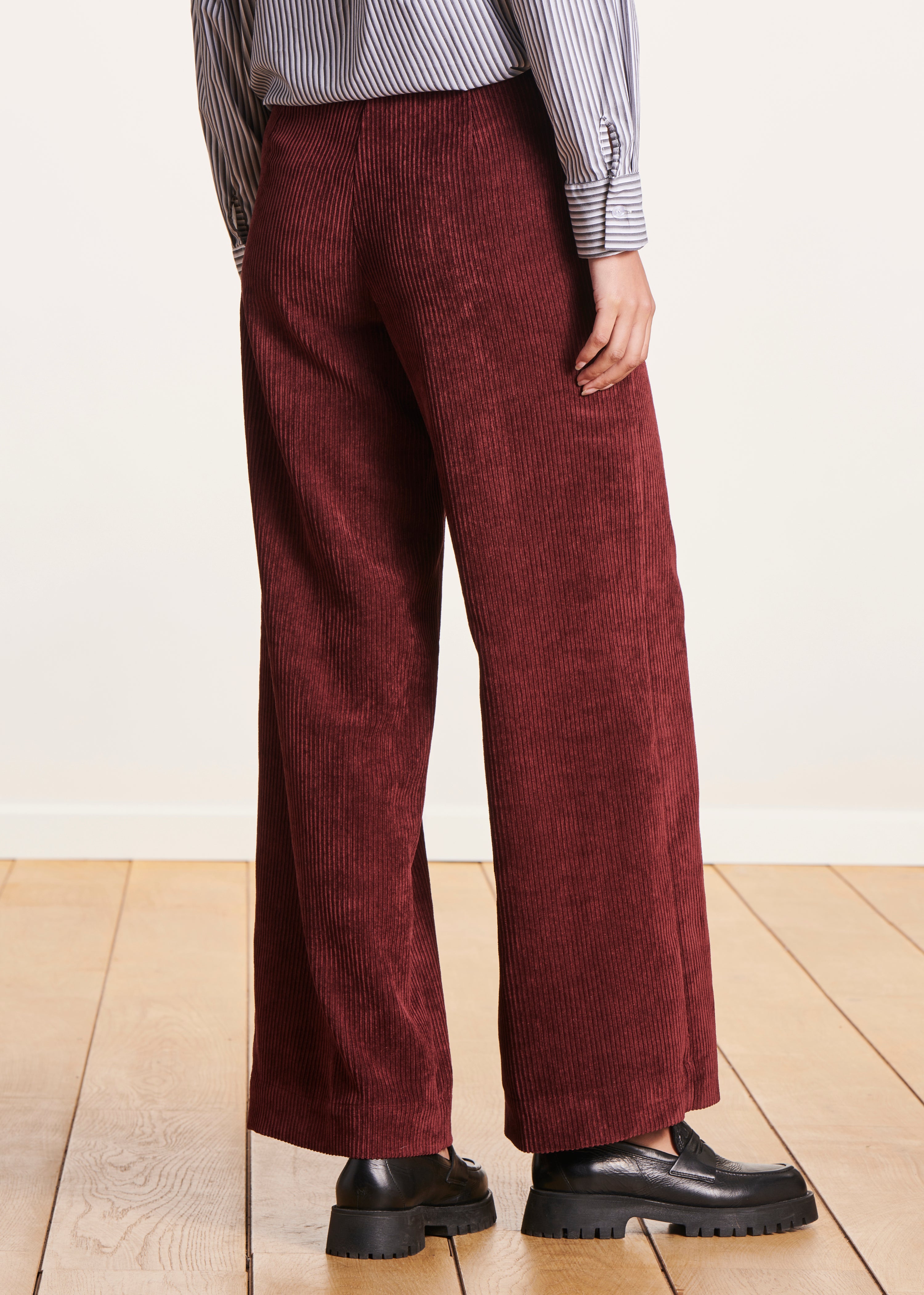 Pantalons Gianni Bini pour Femme - Vestiaire Collective Pantalons Gianni Bini pour Femme - Vestiaire Collective