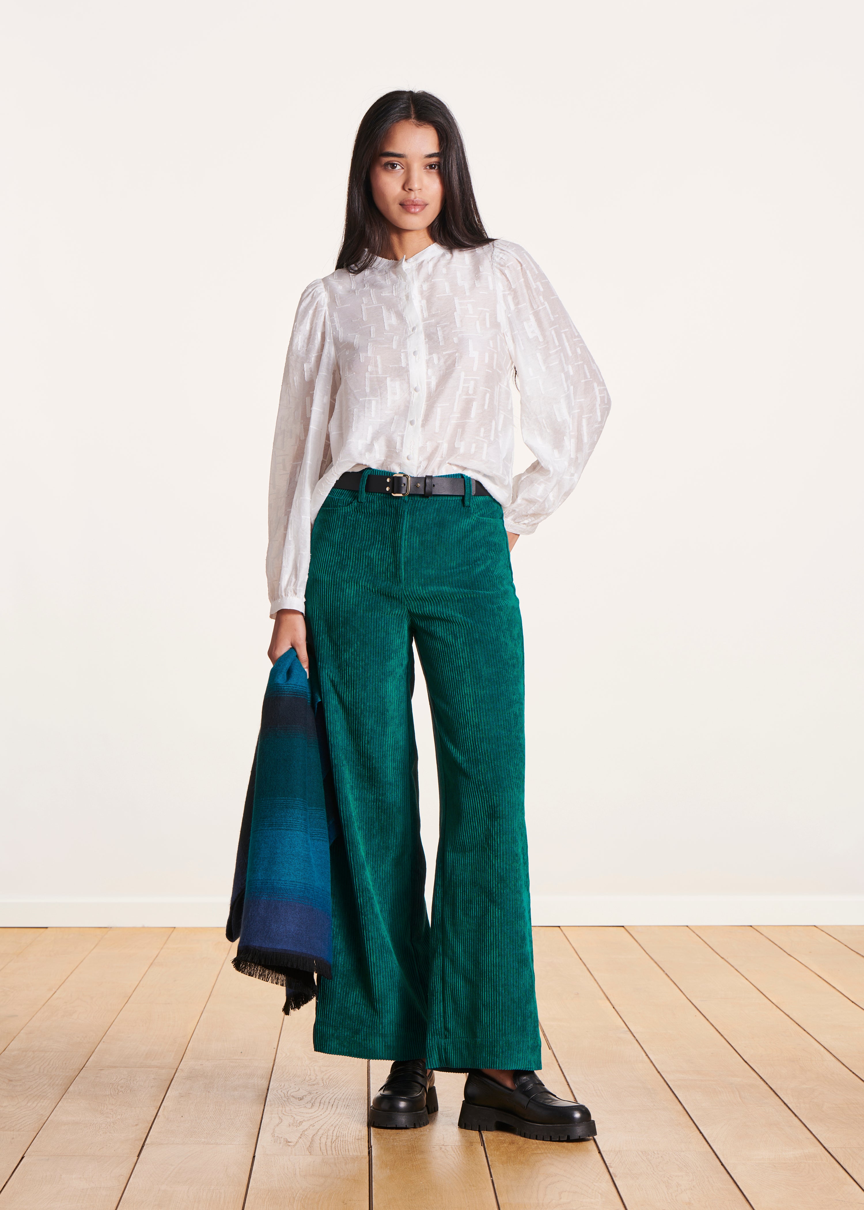 Wide-leg pants in petrol blue velvet