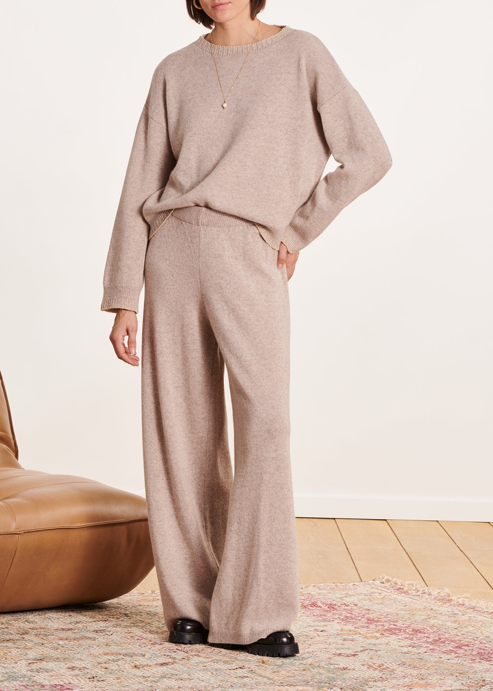 Beigefarbene, weite Hose aus Maschenware mit elastischer Taille