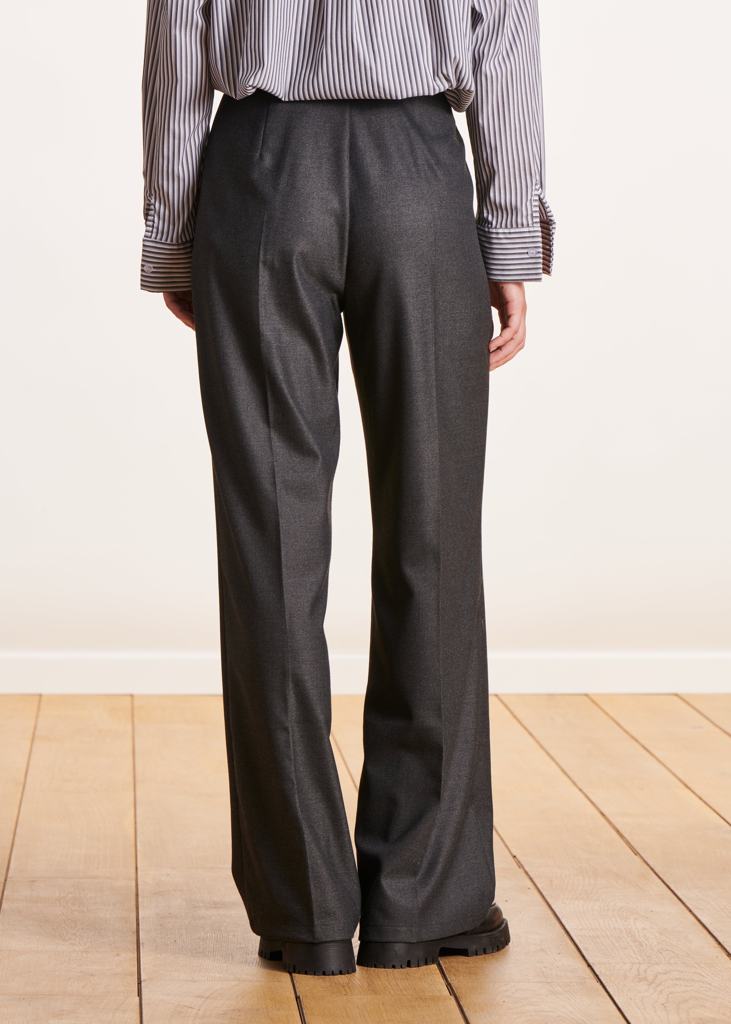 Anthracite gray pants with wide fancy belt