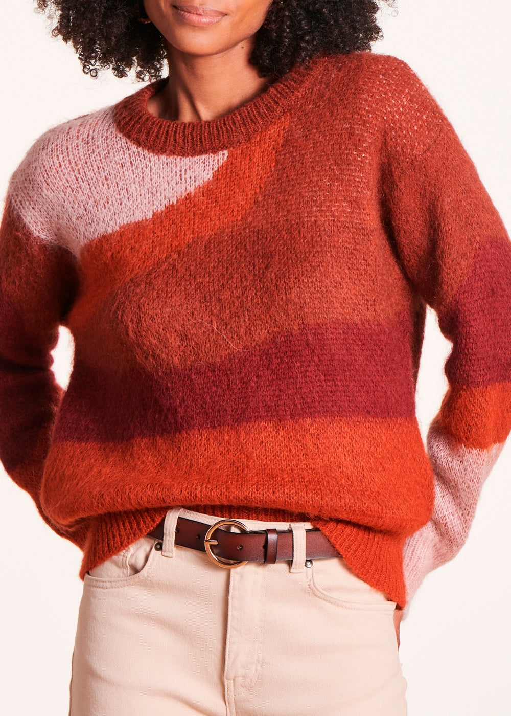 Gerader Pullover in Terracotta aus Jacquard mit rundem Halsausschnitt