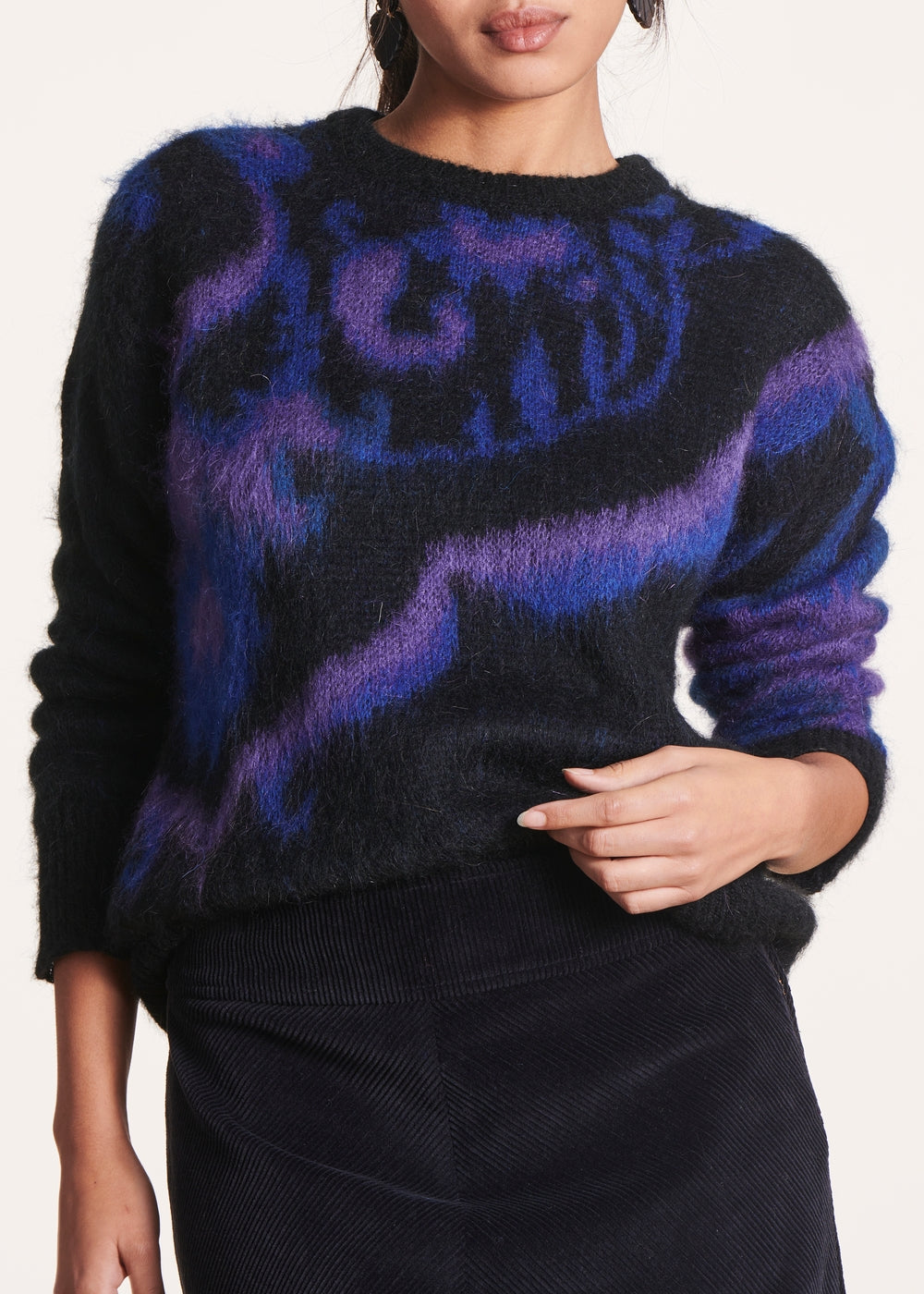 Pull noir droit à motif jacquard cachemire