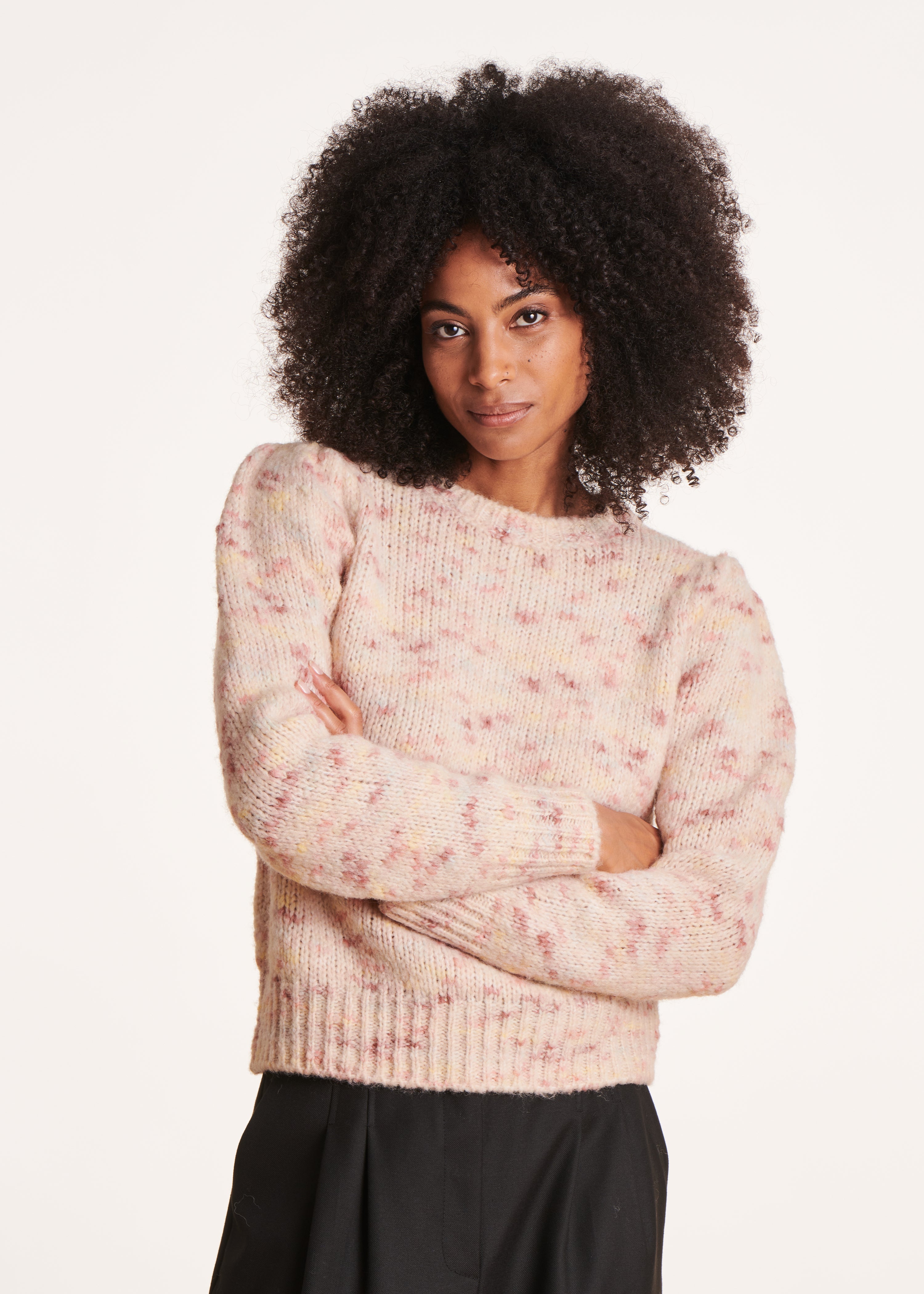 Pale pink fitted sweater with round neckline