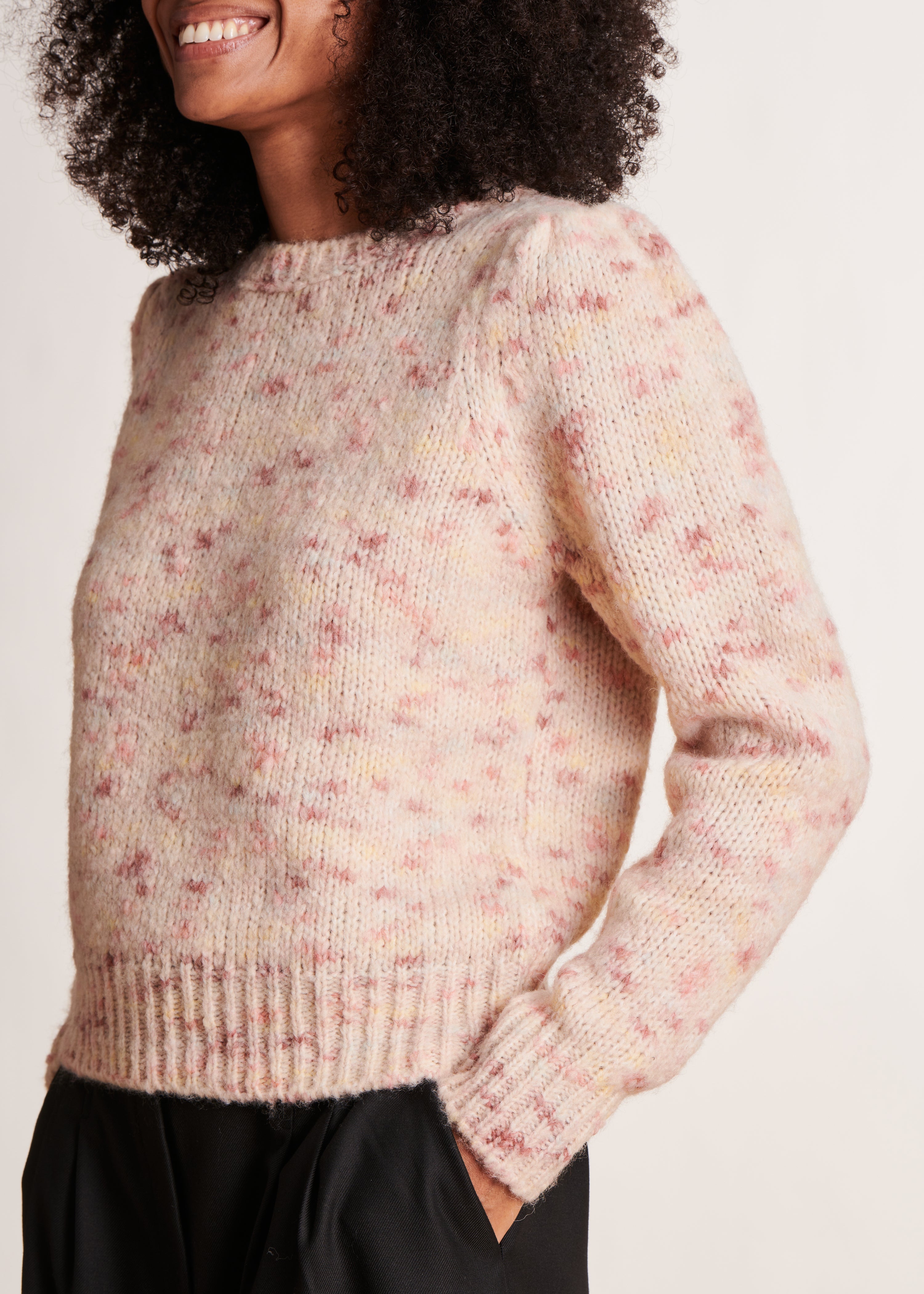 Pale pink fitted sweater with round neckline