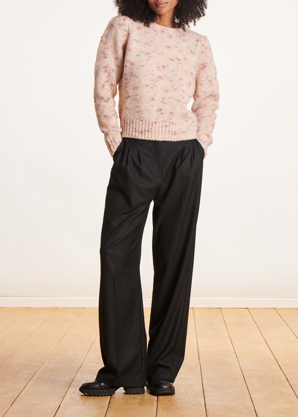 Zartrosa Pullover mit rundem Halsausschnitt