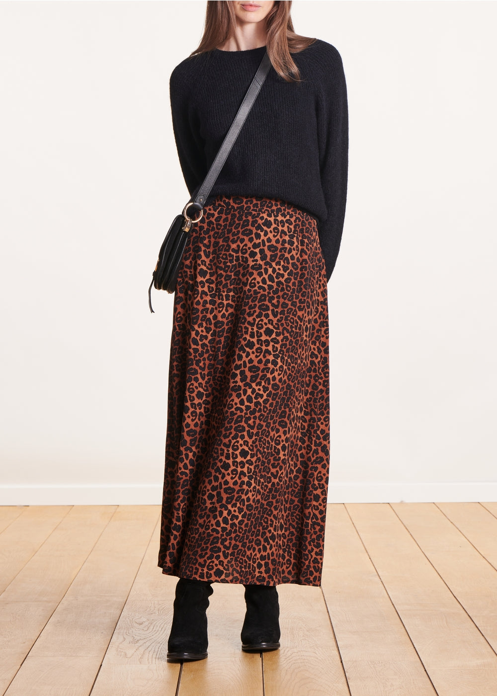 Pull noir droit col rond