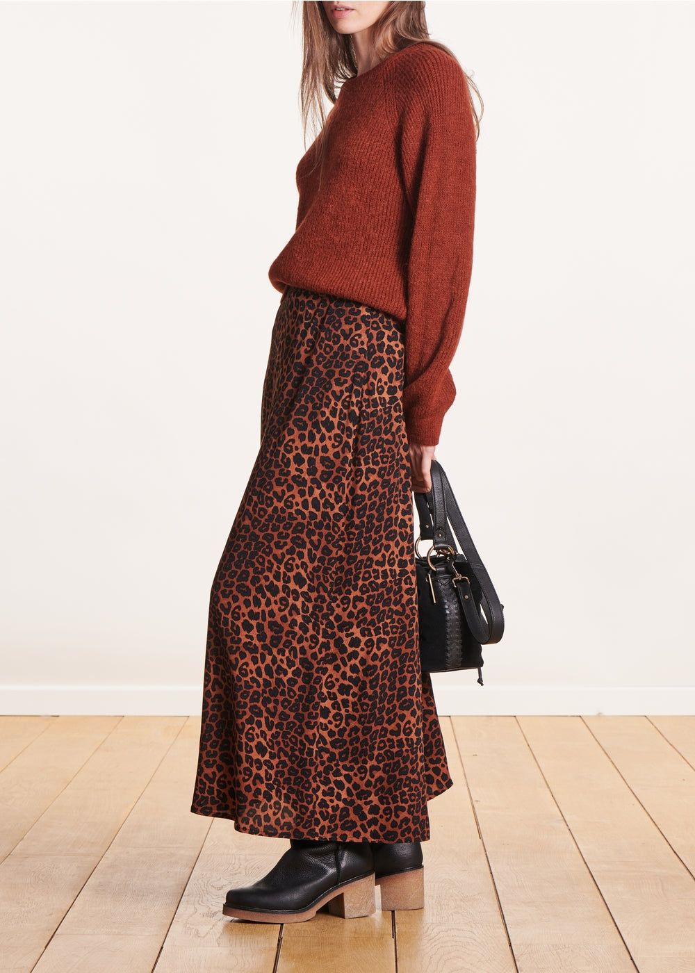 Pull marron droit col rond