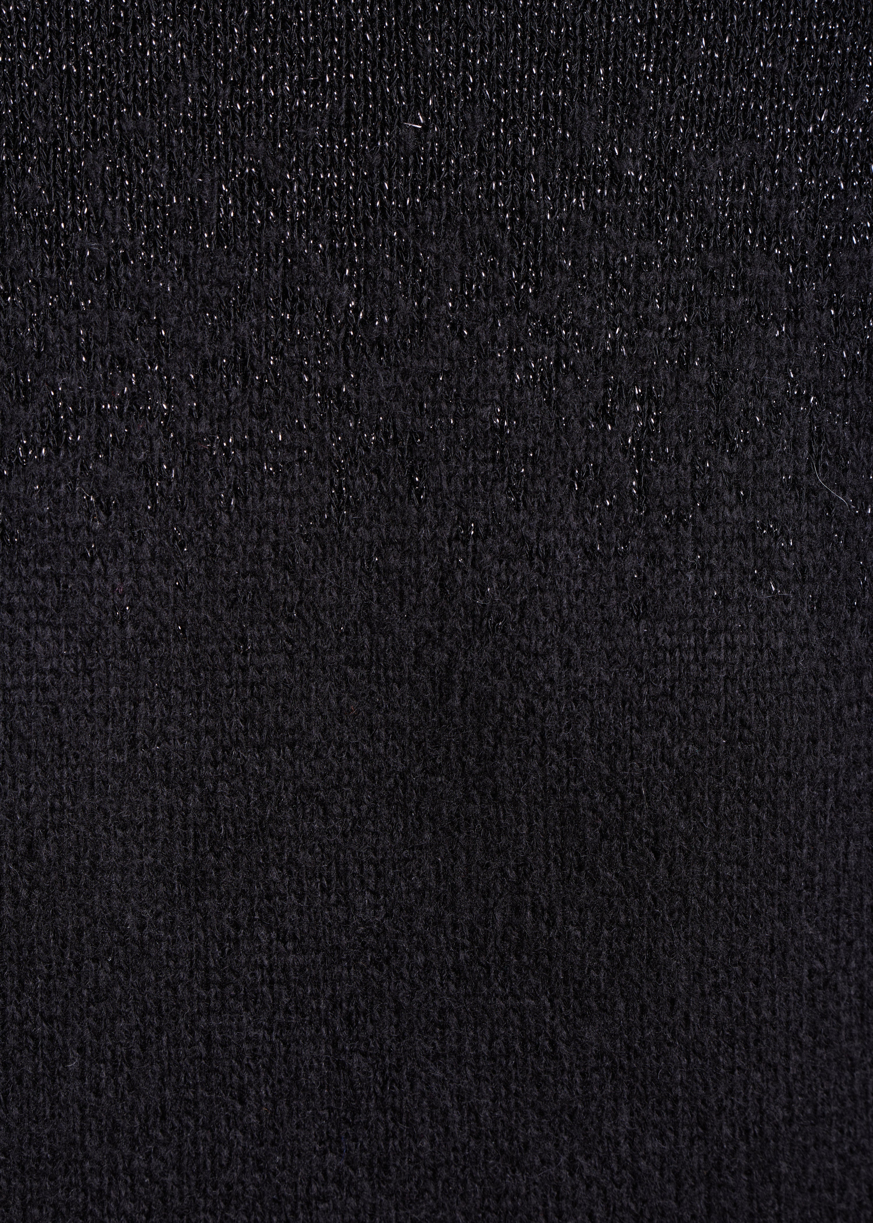 Loose-fitting black jumper