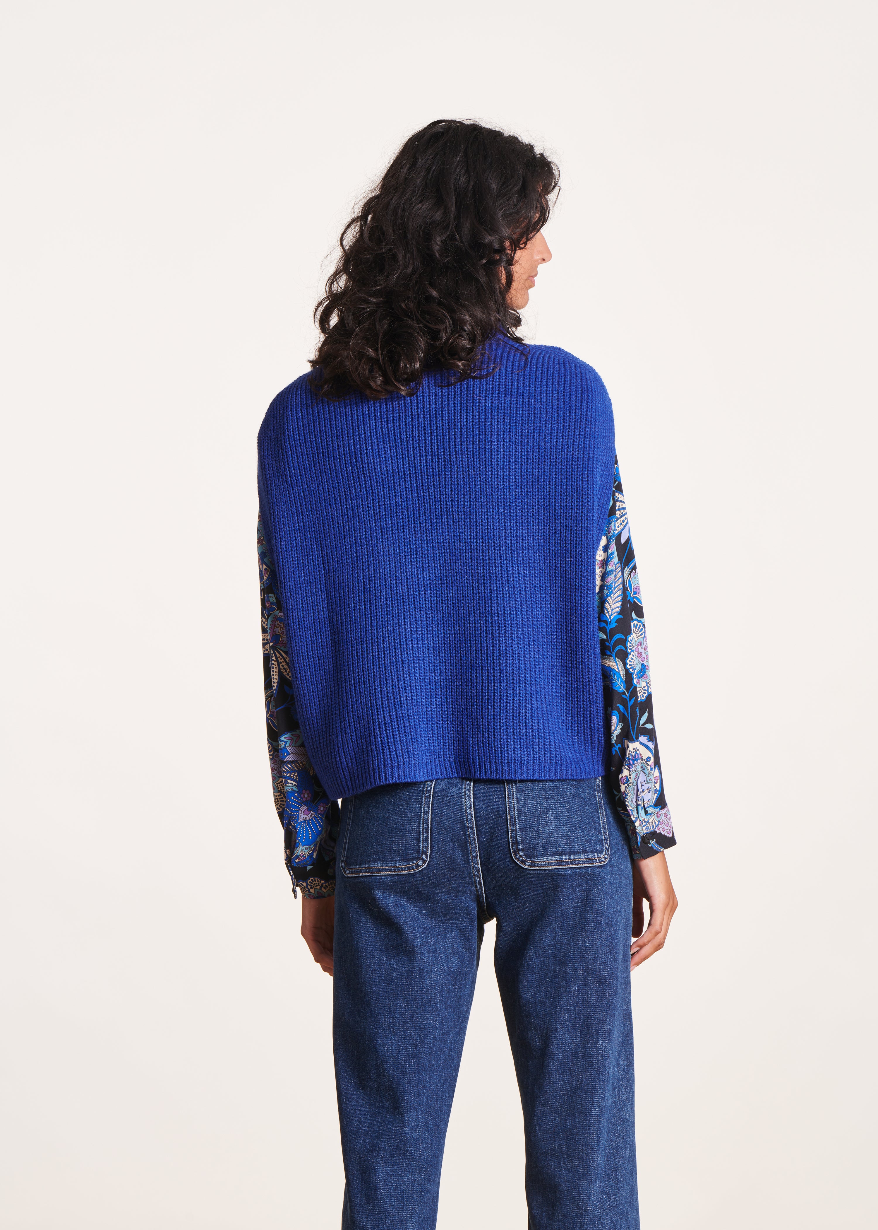 Pull bleu sans manches col roulé