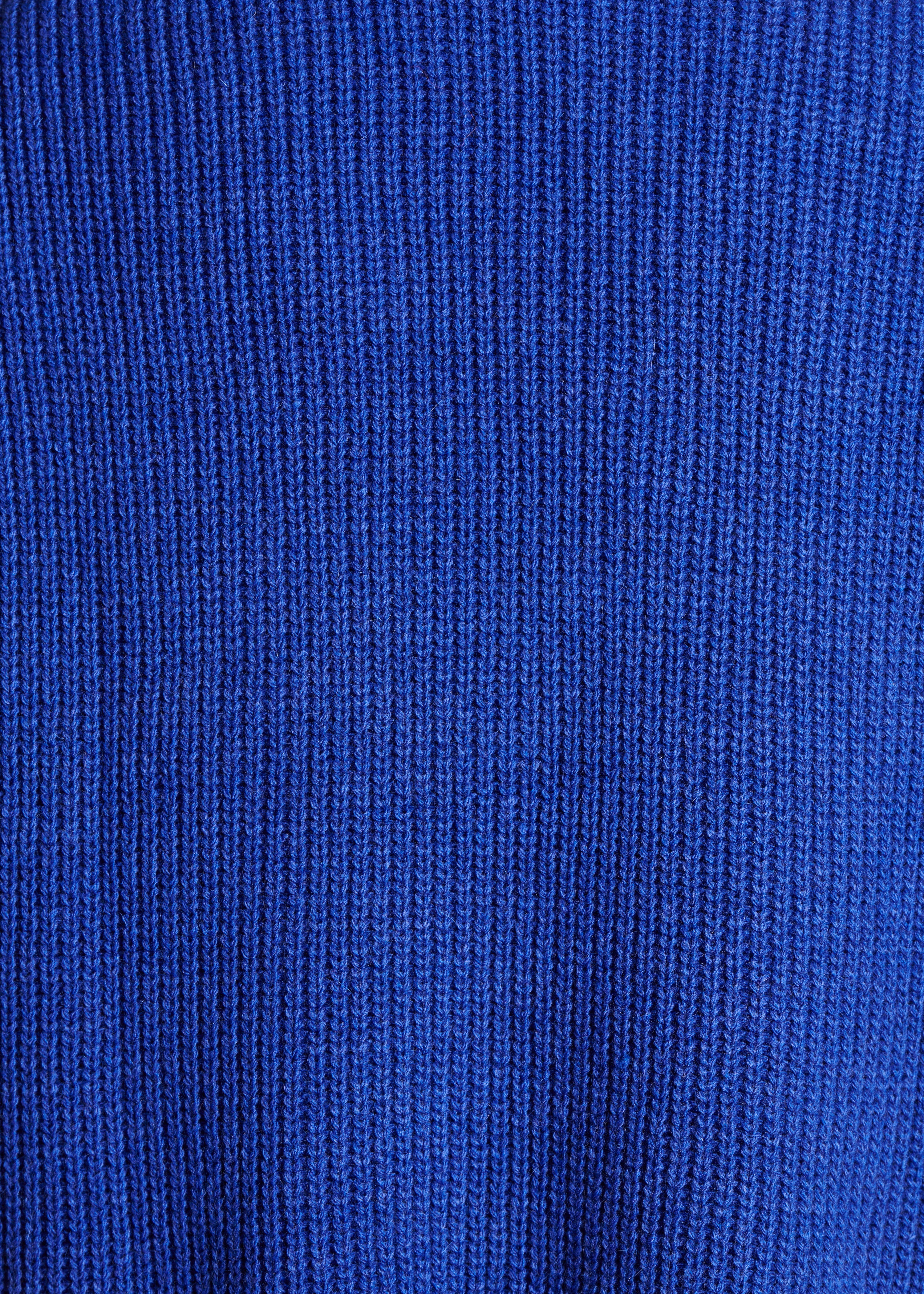 Blauer ärmelloser Rollkragenpullover