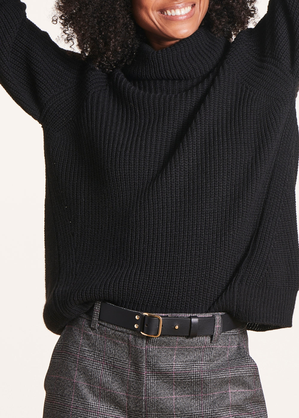 Pull noir ample col boule en côtes perlées